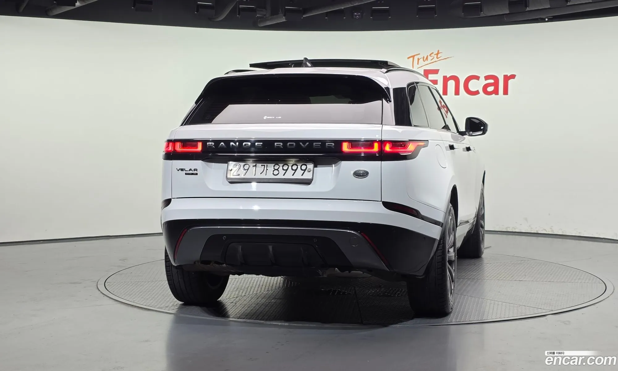 Land Rover Range Rover Velar 2019 — 14