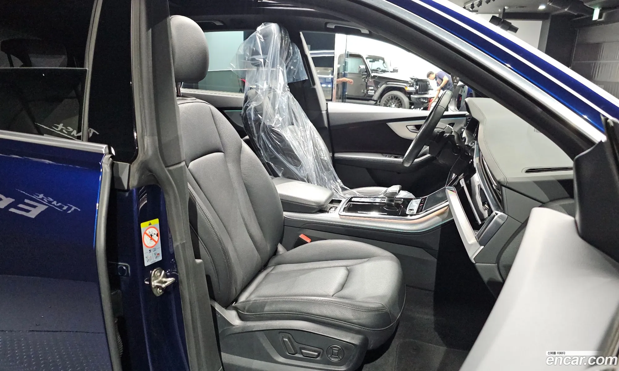 Audi Q8 2020 WAUZZZF17LD018880 — 4