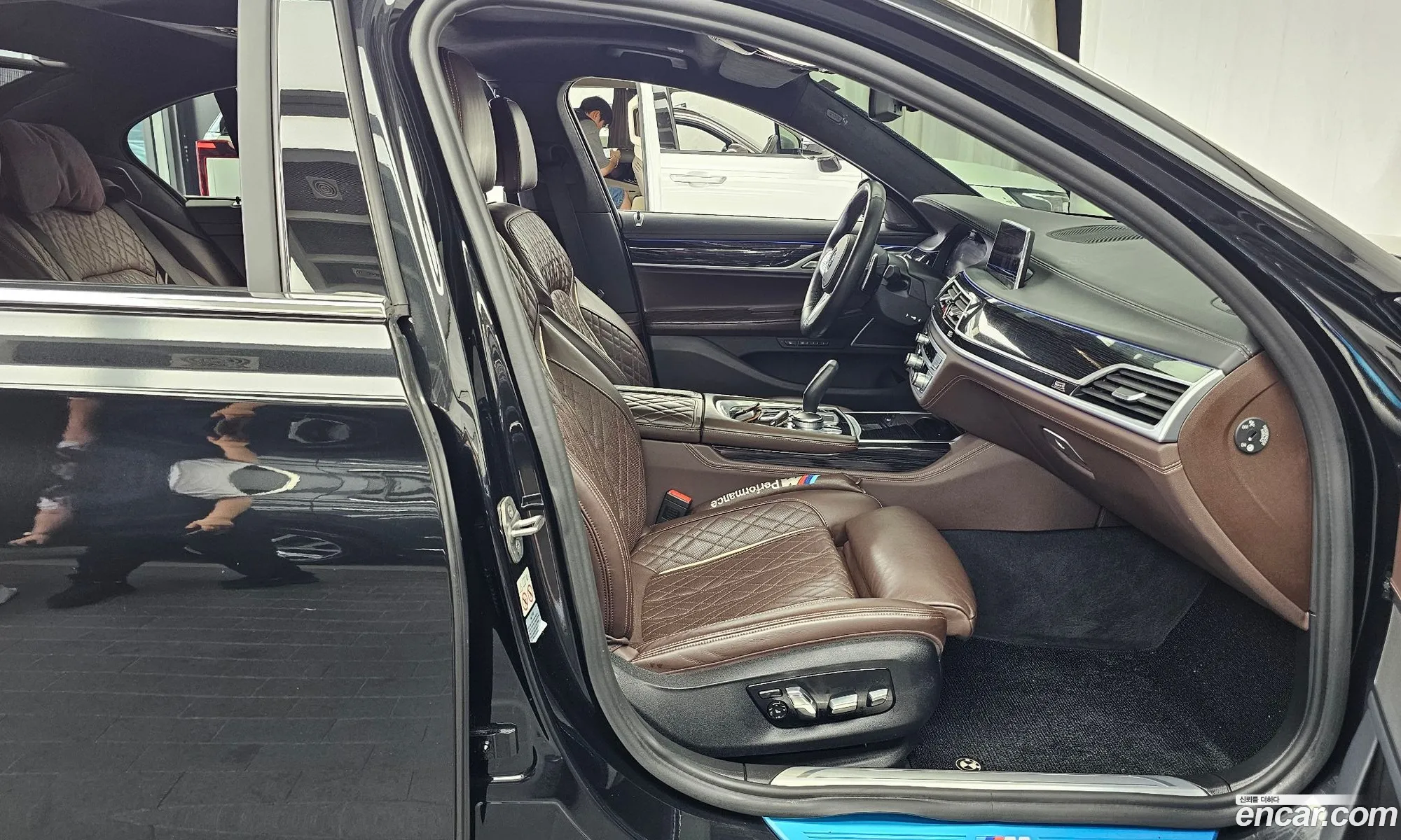 BMW 7 Series 2021 WBA7B810XMCE76086 — 4