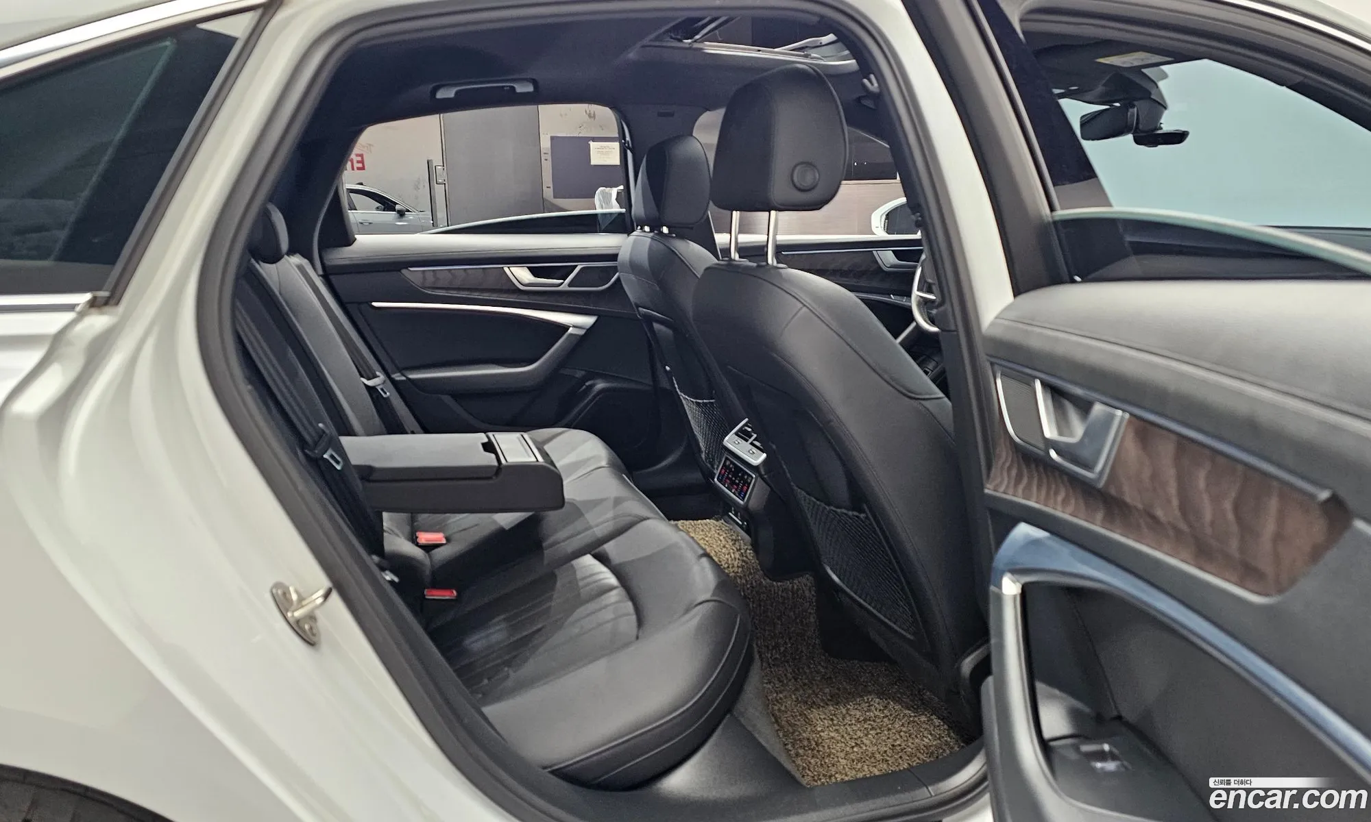 Audi A6 2022 WAUZZZF20NN013073 — 30