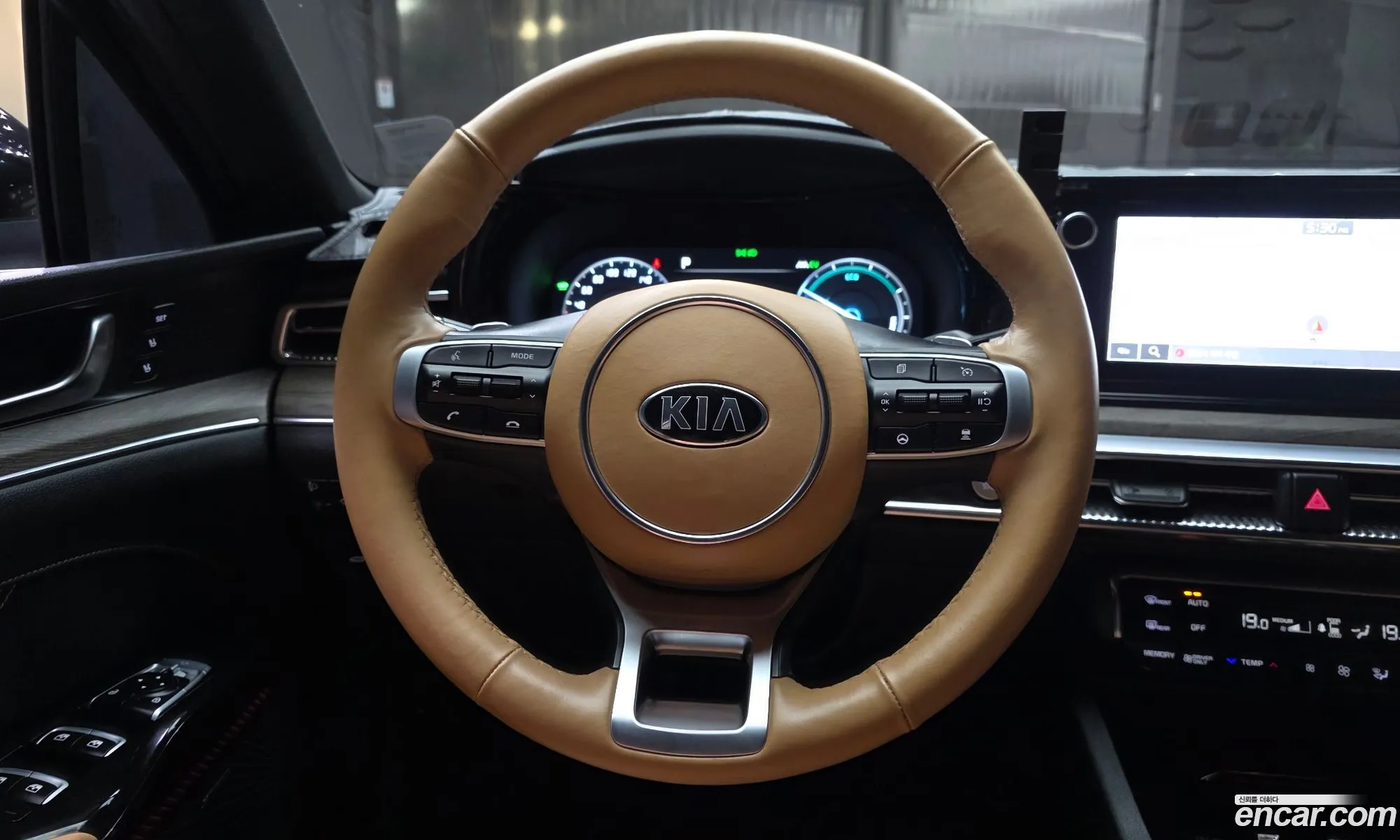 Kia K5 Hybrid 2021 — 17