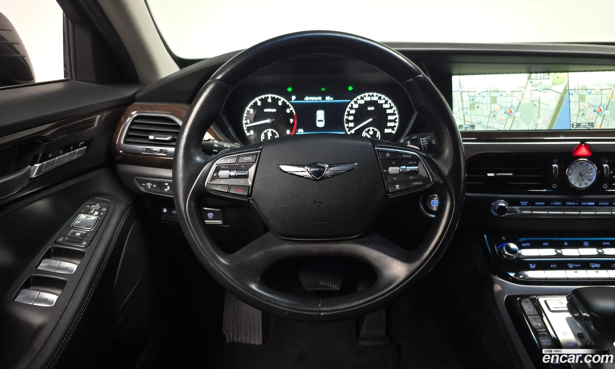 Genesis EQ900 2016 — 13