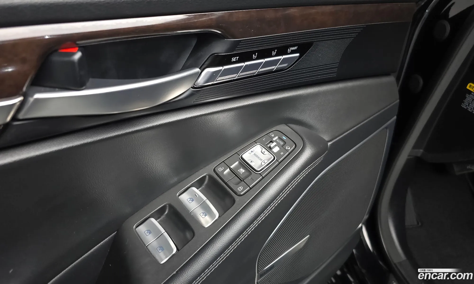 Genesis EQ900 2016 — 34
