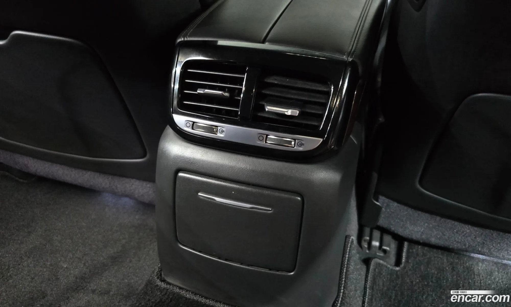Genesis EQ900 2016 — 27