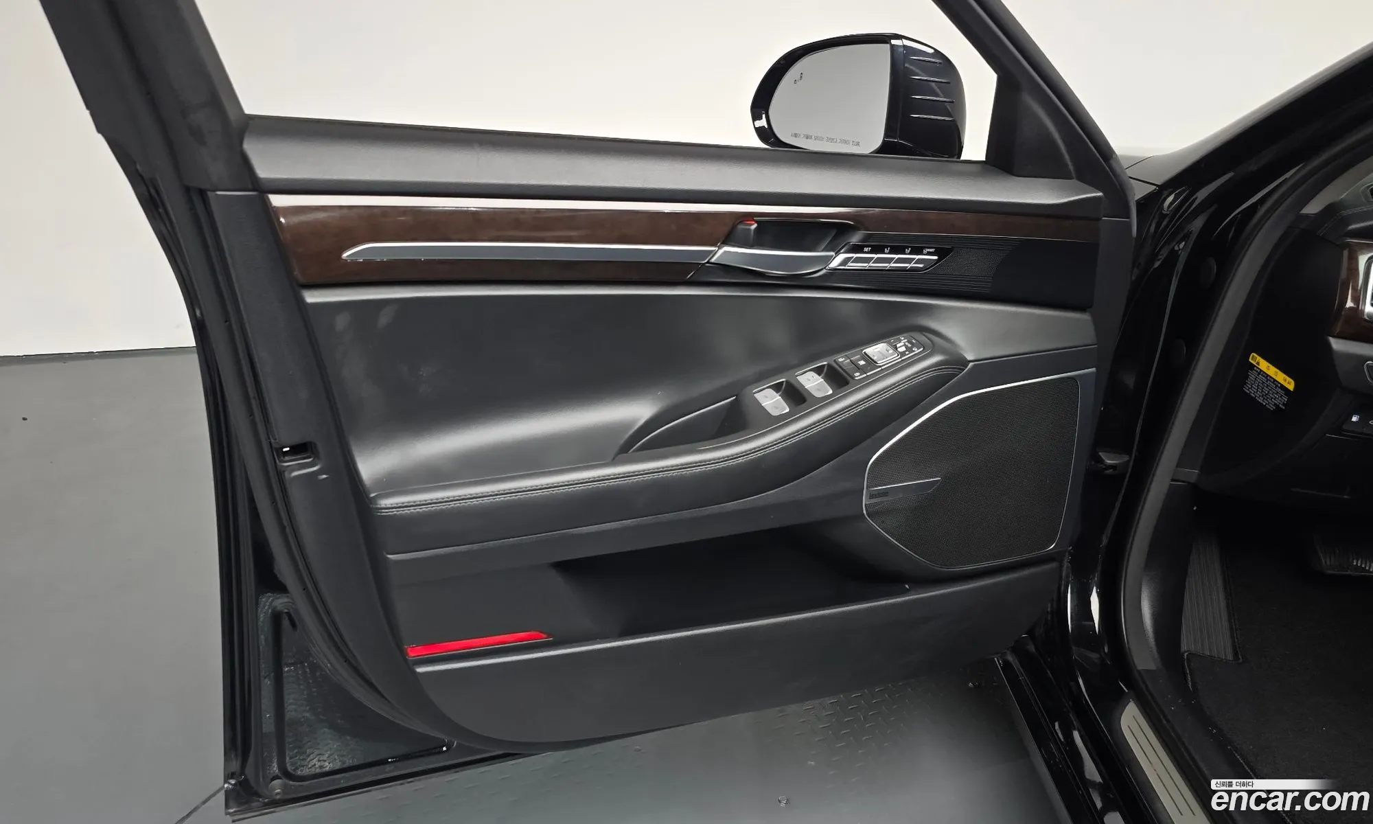 Genesis EQ900 2016 — 15