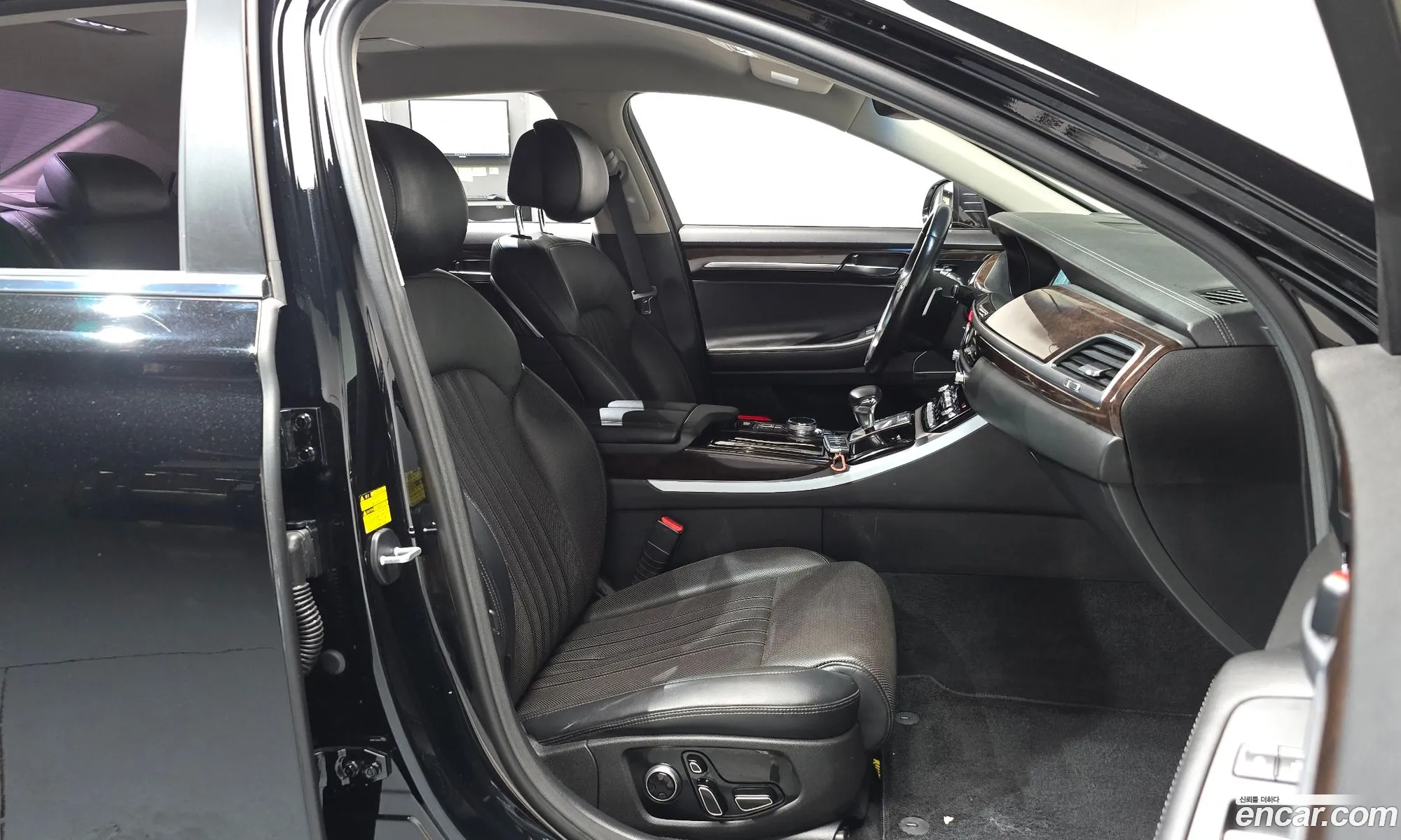 Genesis EQ900 2016 — 4