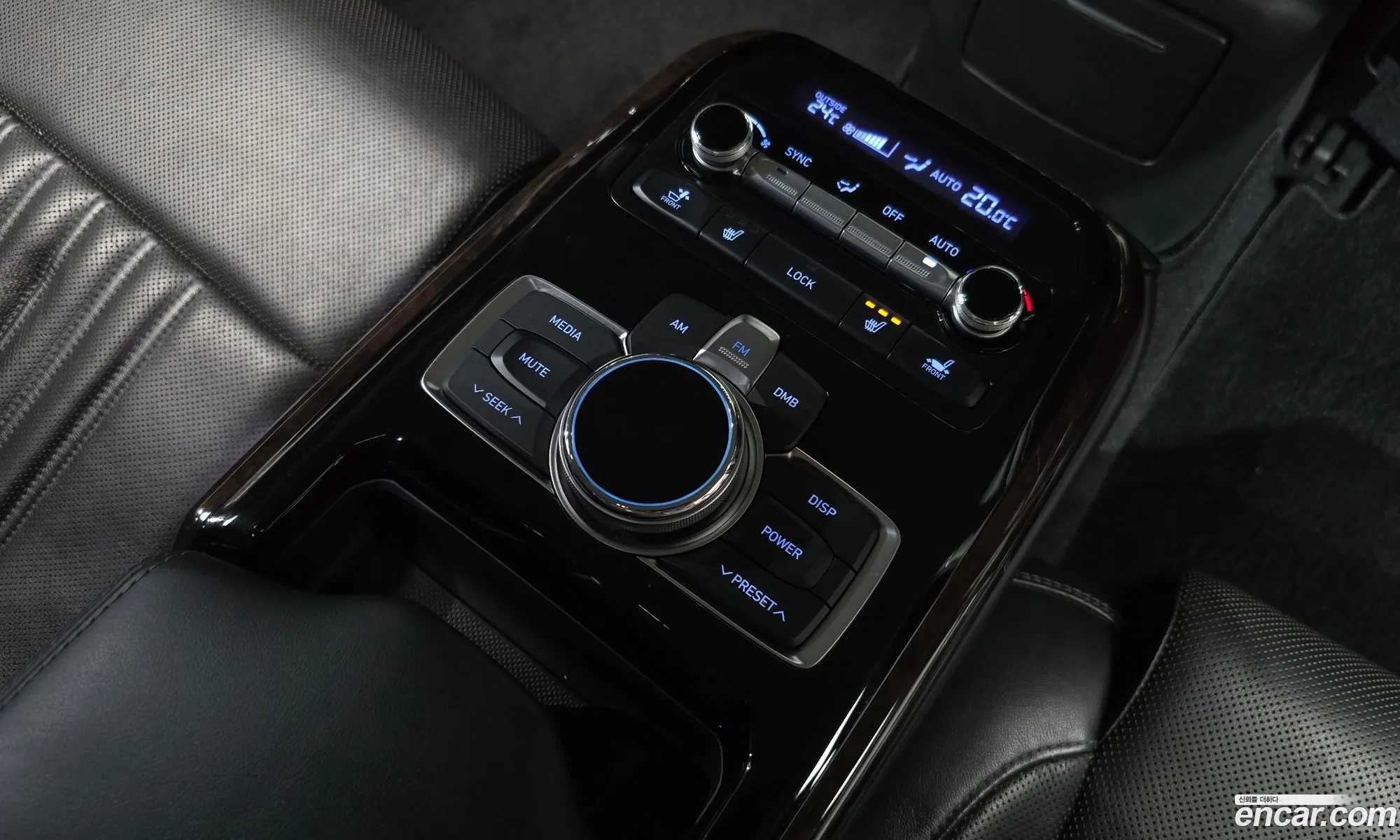 Genesis EQ900 2016 — 21