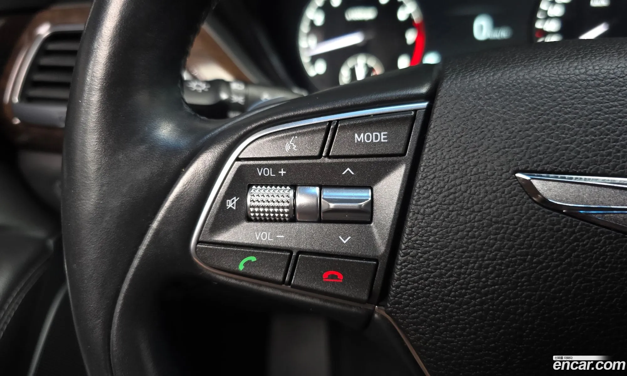 Genesis EQ900 2016 — 2