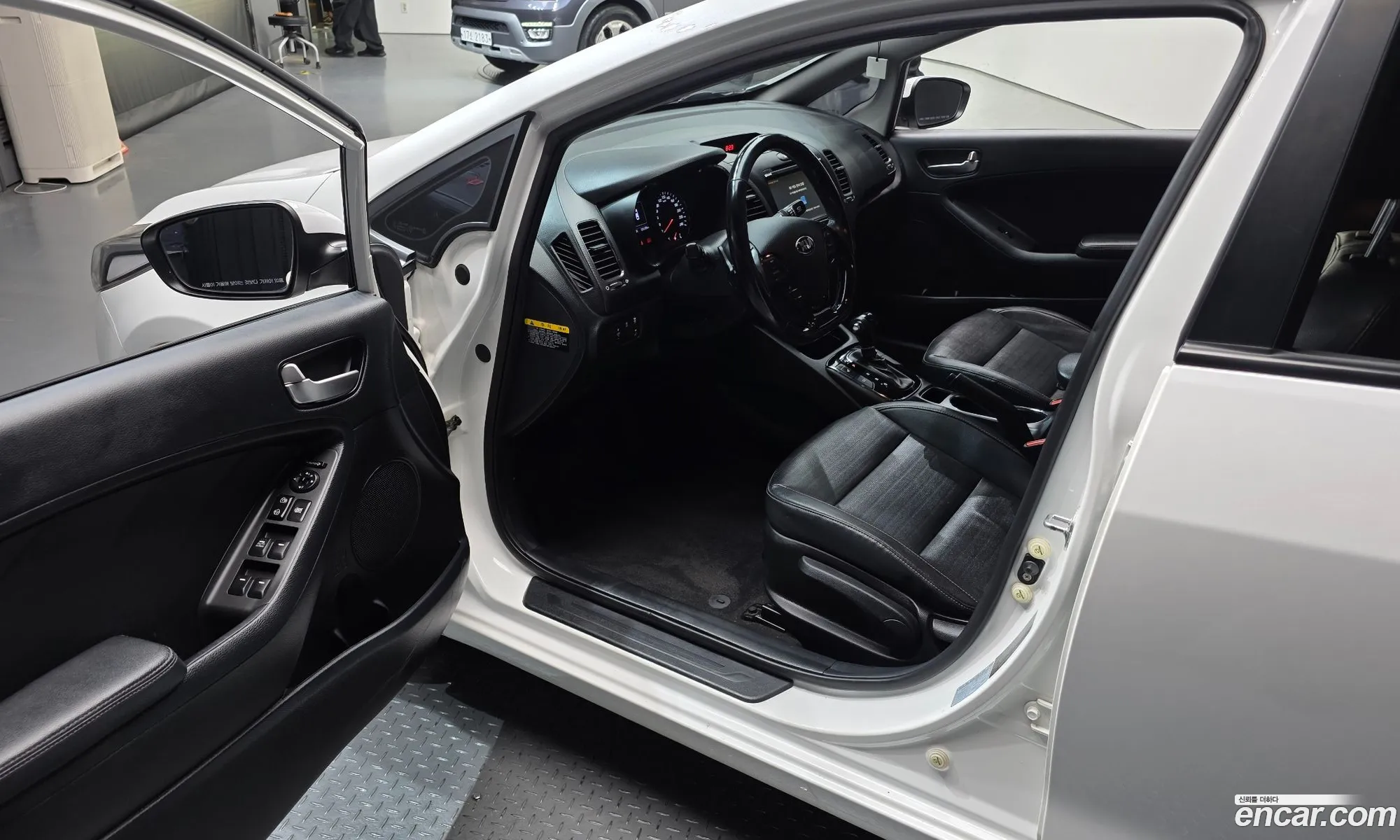 Kia K3 2017 — 17