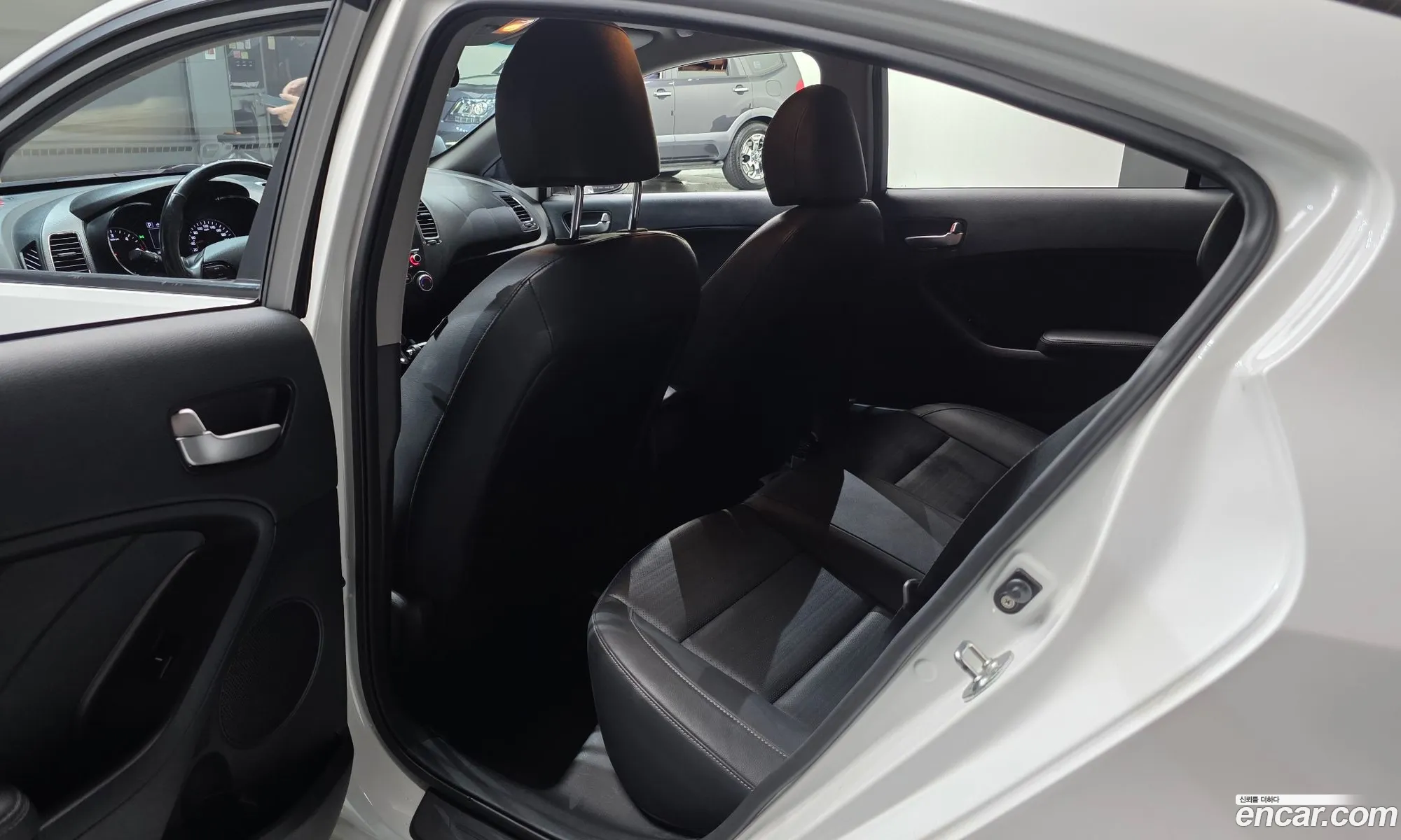 Kia K3 2017 — 18