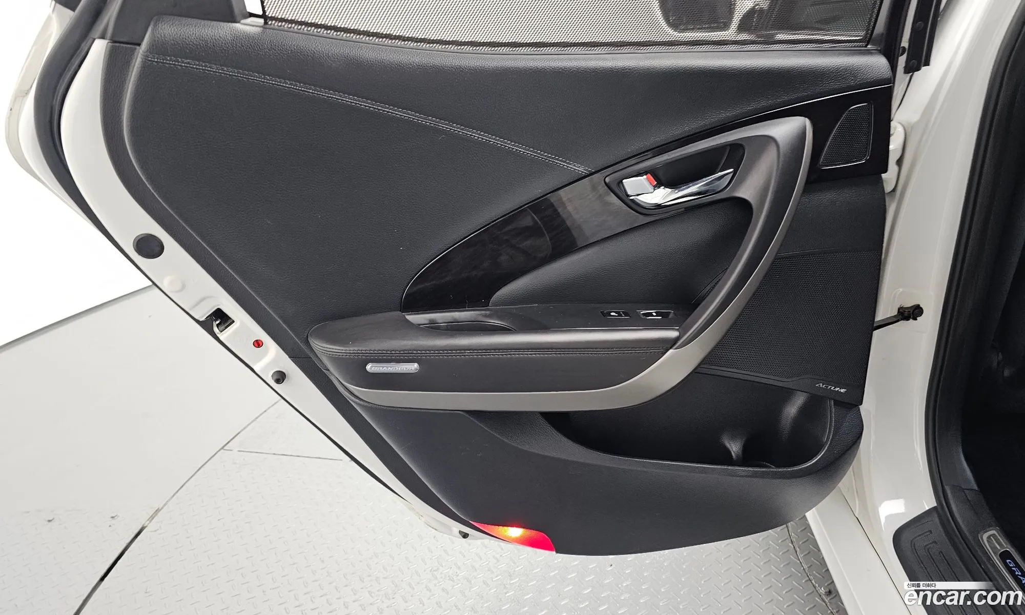 Hyundai Grandeur HG Hybrid 2015 — 5