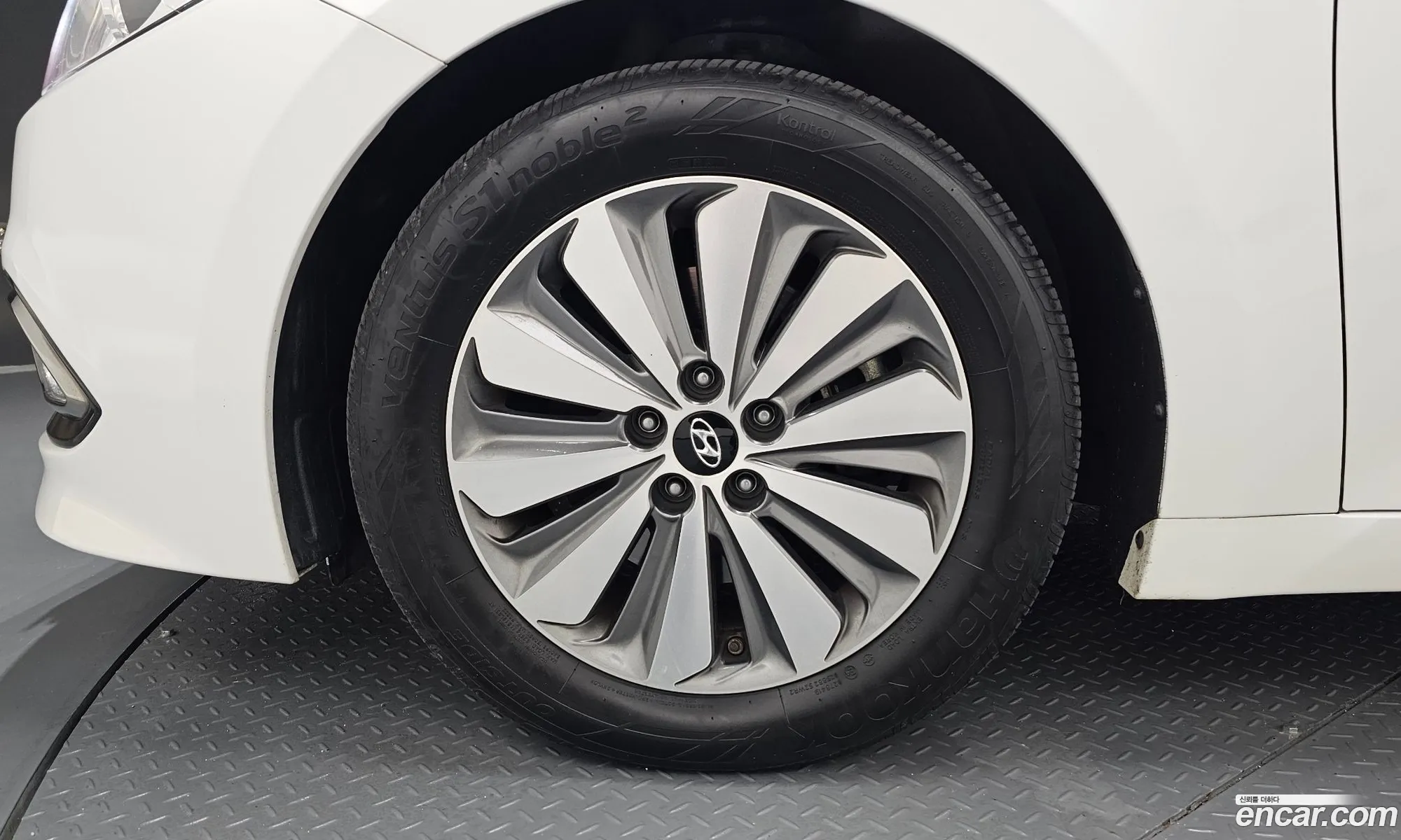 Hyundai Grandeur HG Hybrid 2015 — 26