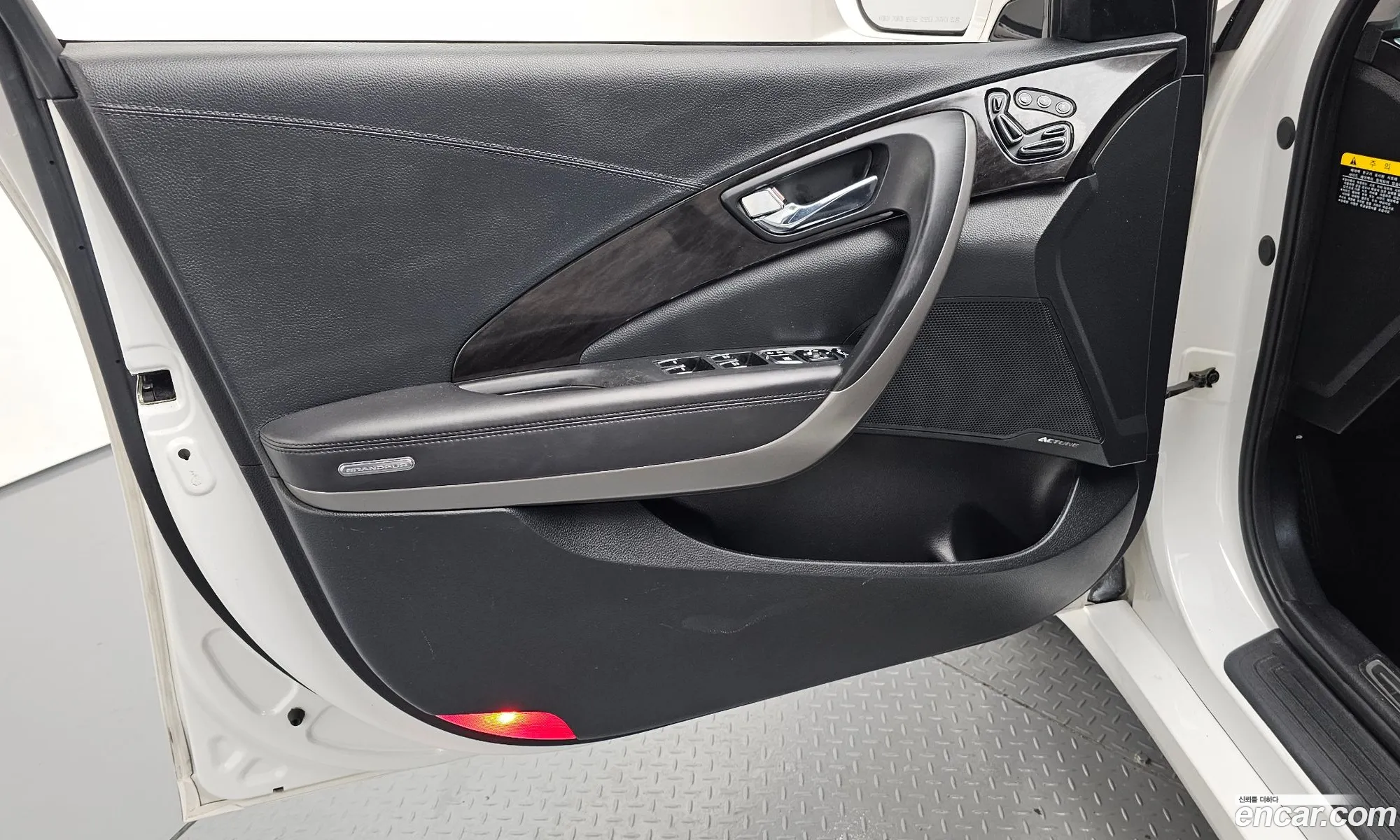 Hyundai Grandeur HG Hybrid 2015 — 18