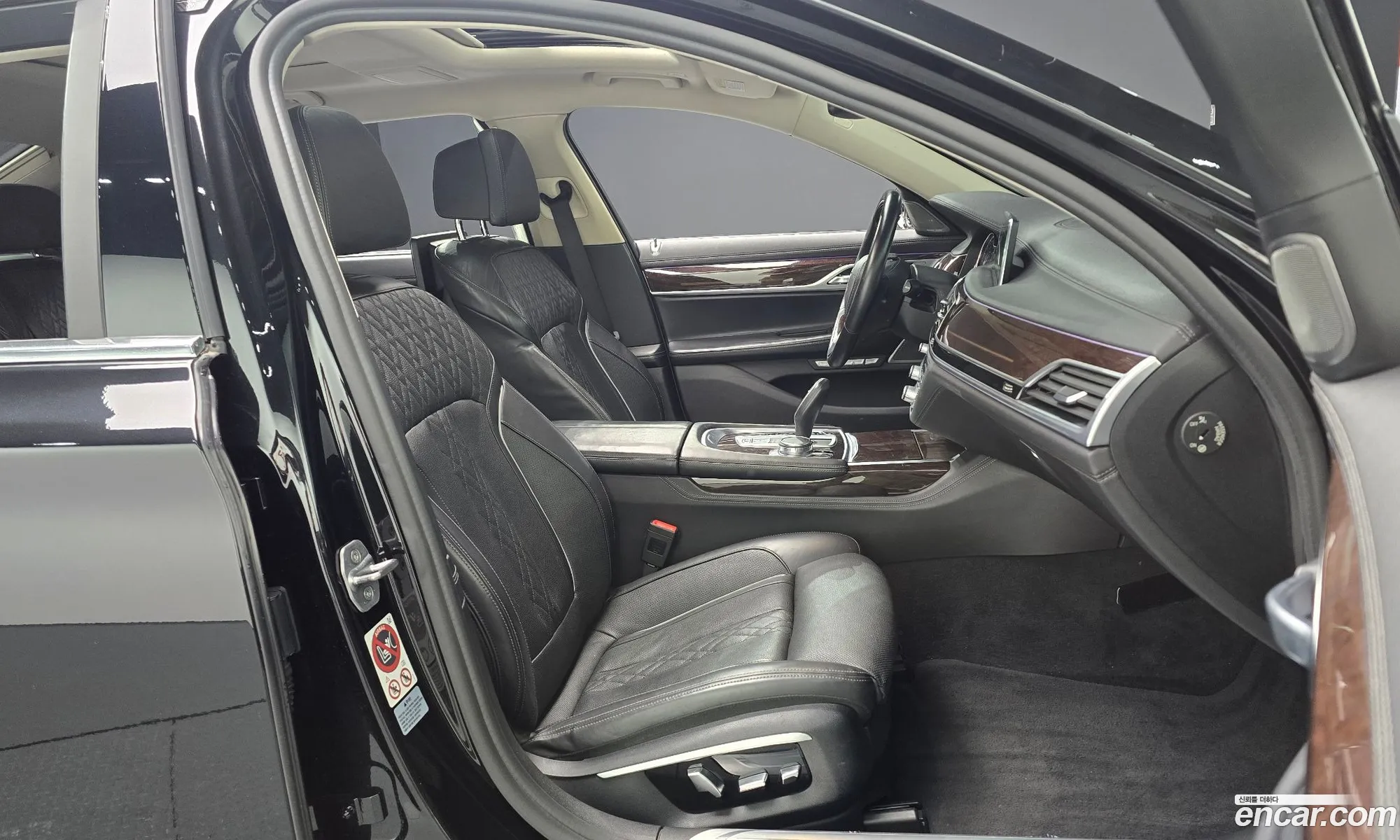 BMW 7 Series 2016 WBA7E410XGGV04933 — 28