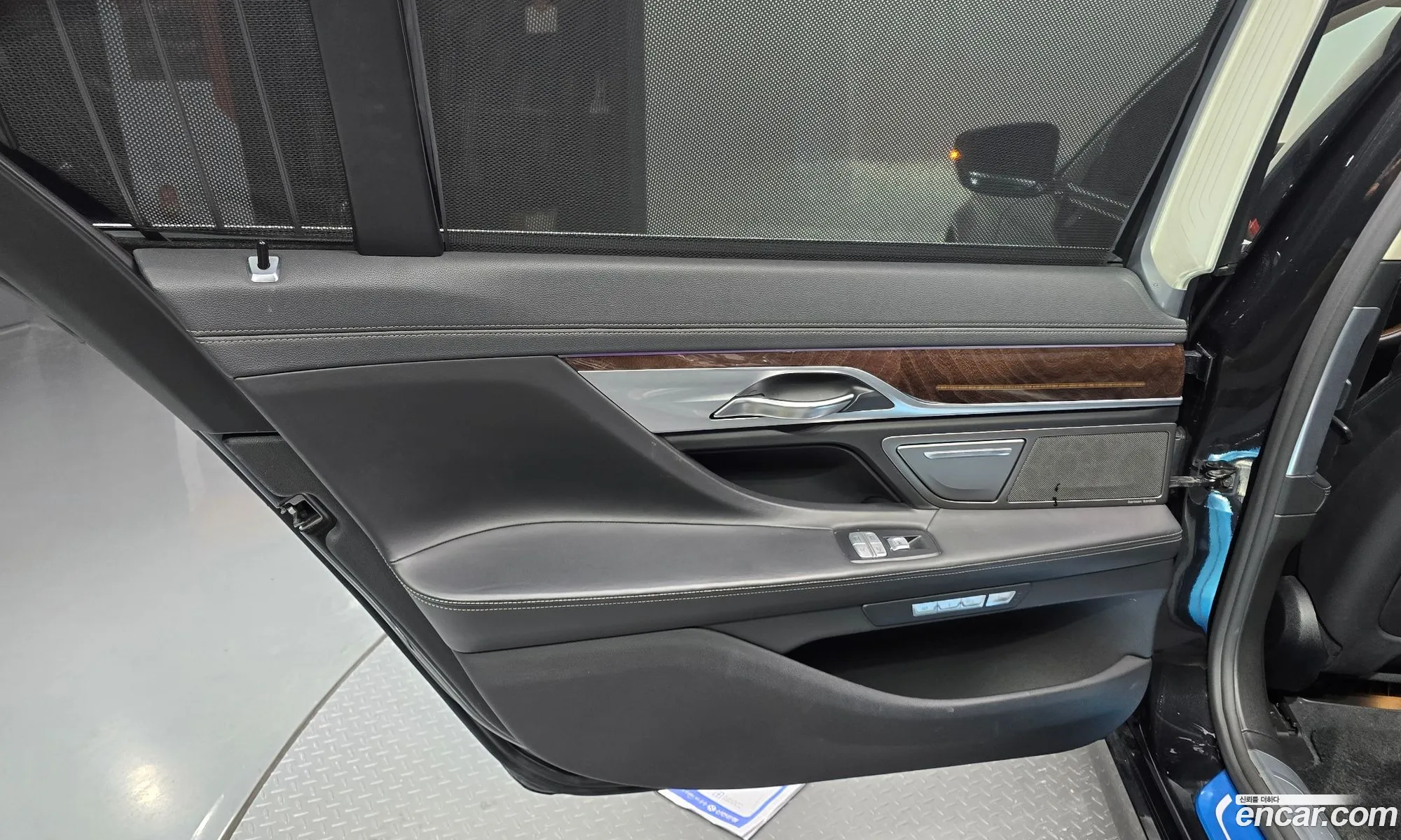 BMW 7 Series 2016 WBA7E410XGGV04933 — 16
