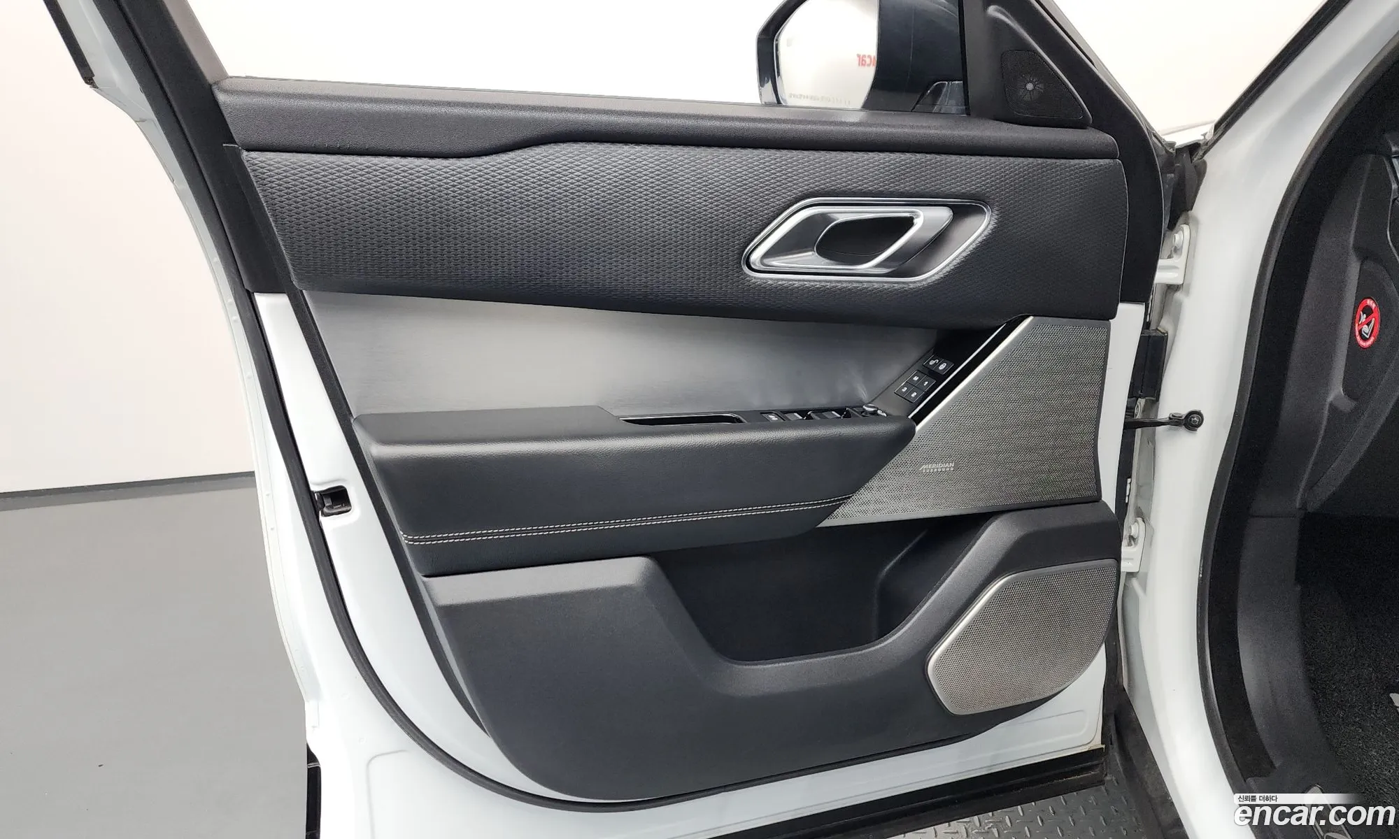 Land Rover Range Rover Velar 2018 — 3