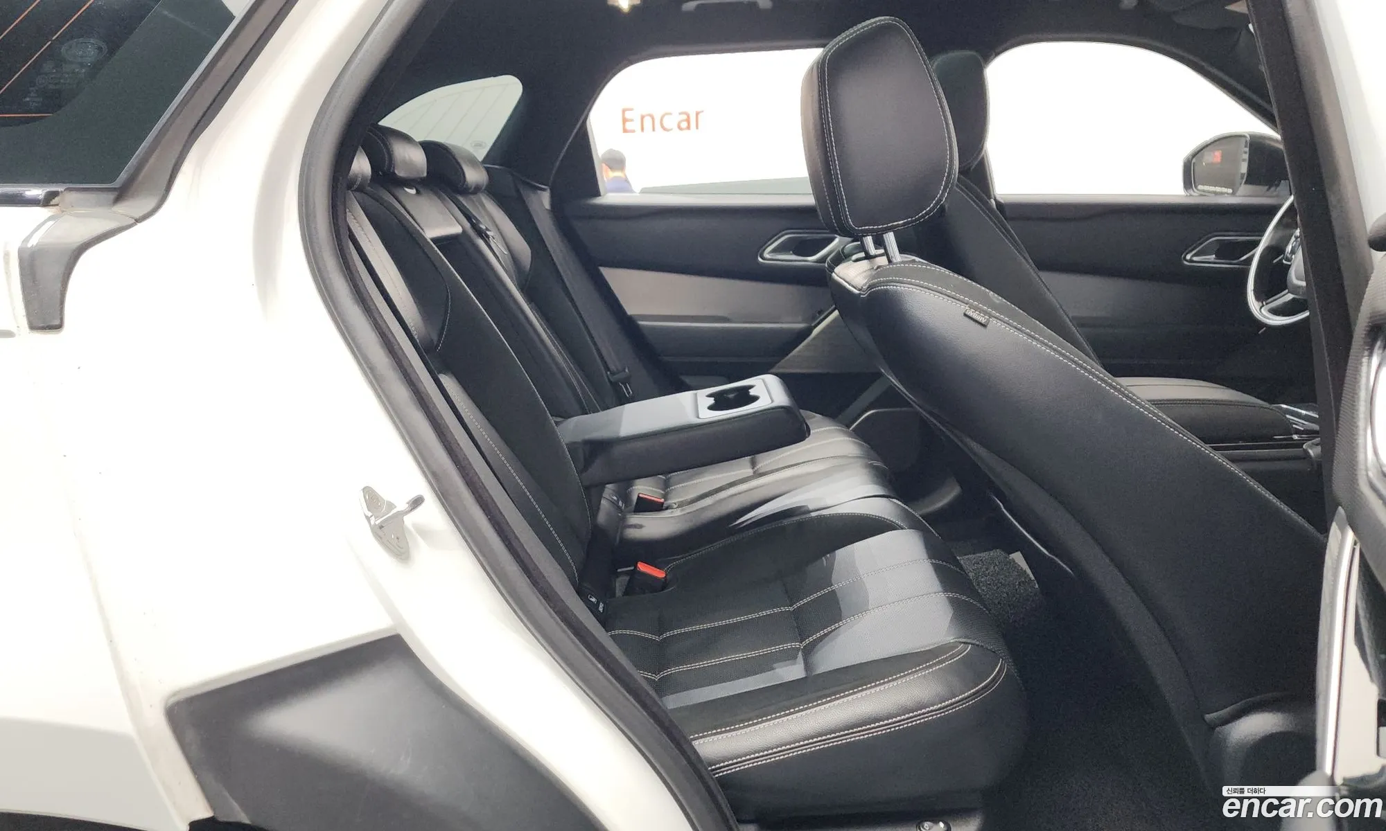 Land Rover Range Rover Velar 2018 — 26