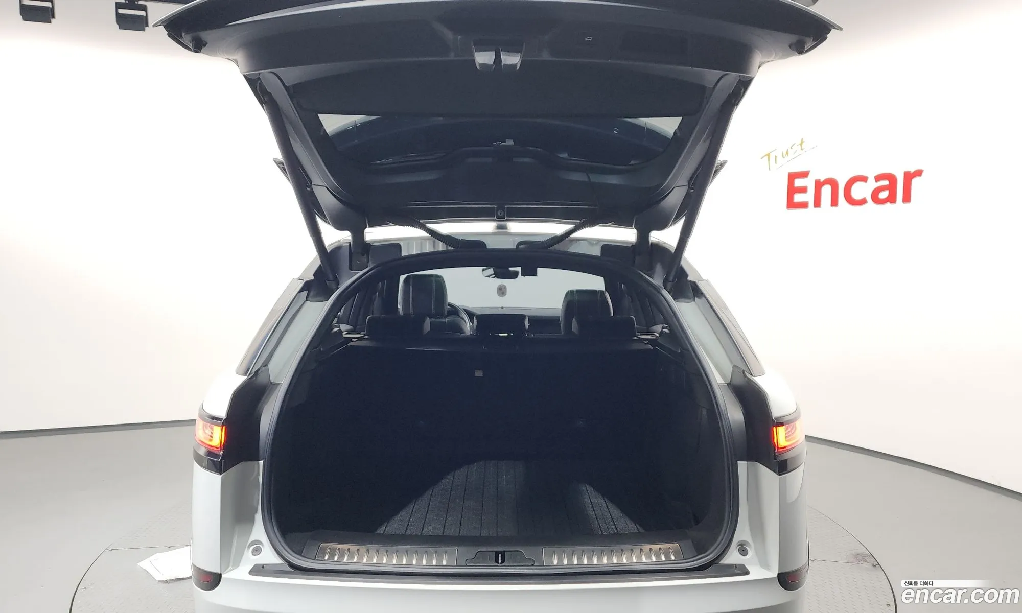 Land Rover Range Rover Velar 2018 — 35