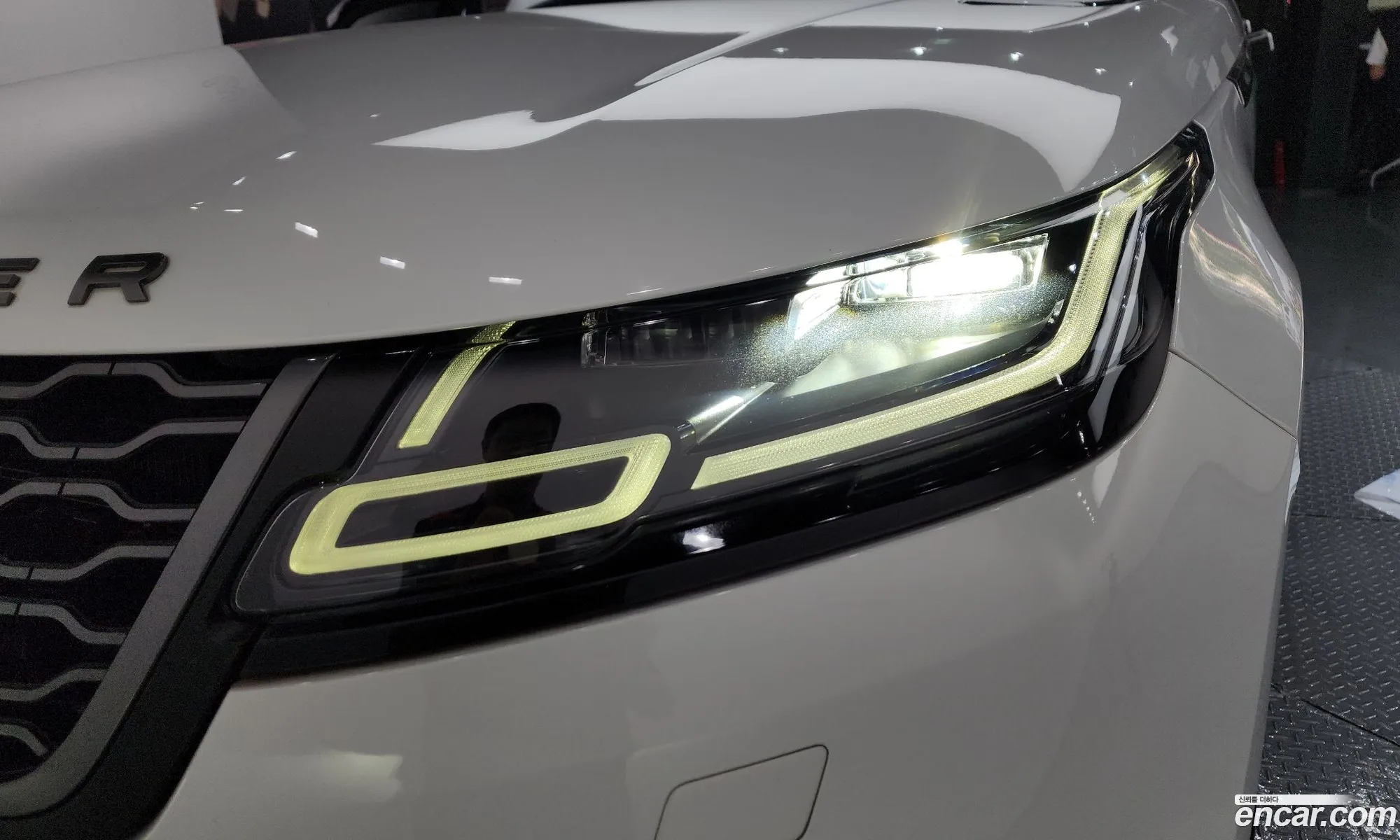 Land Rover Range Rover Velar 2018 — 25
