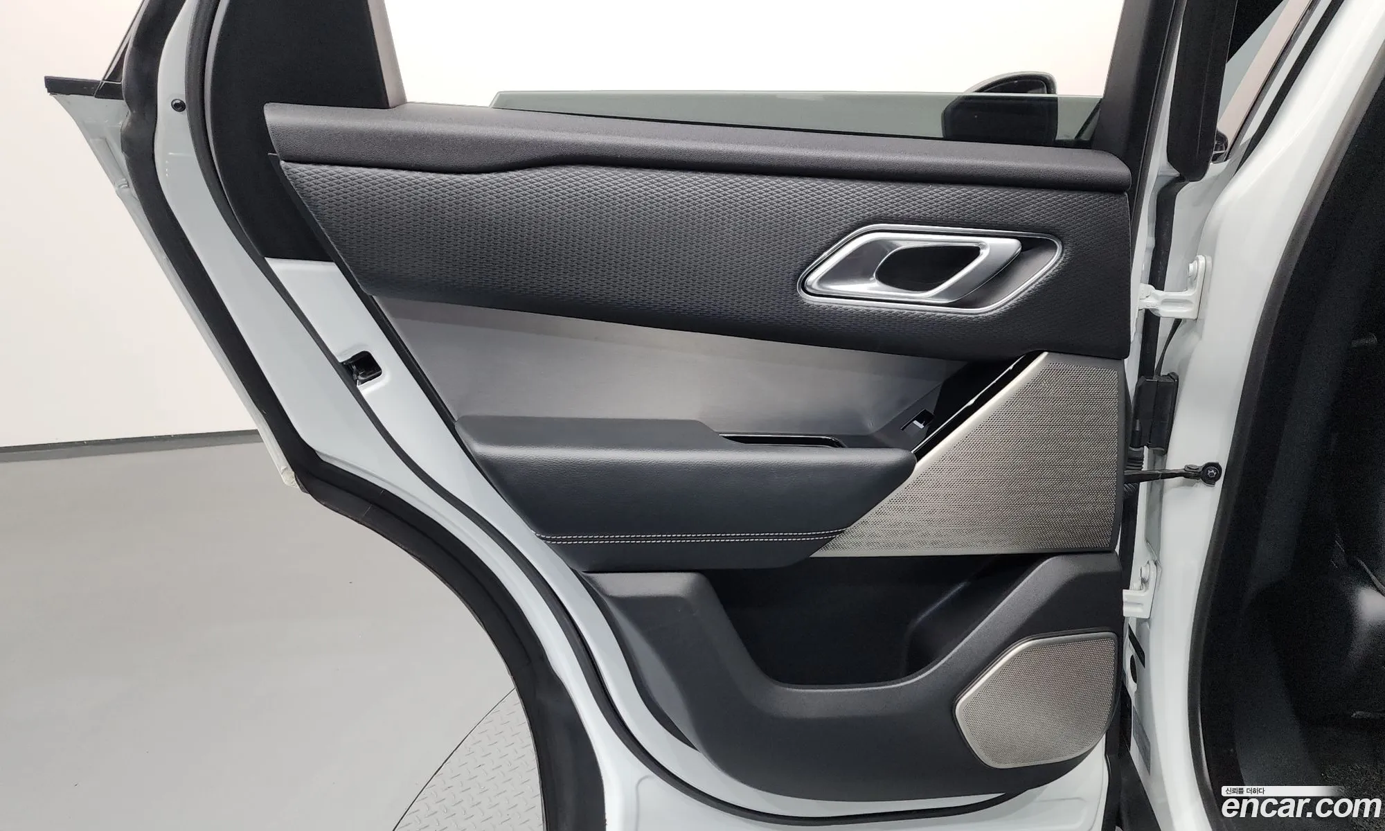 Land Rover Range Rover Velar 2018 — 32