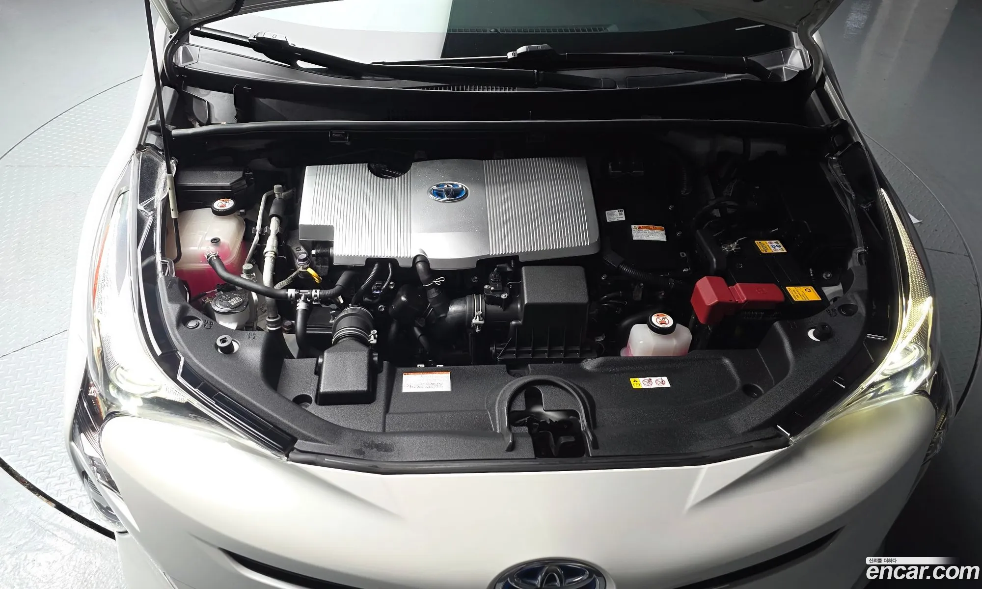 Toyota Prius 2018 JTDKBRFU4J3083496 — 2