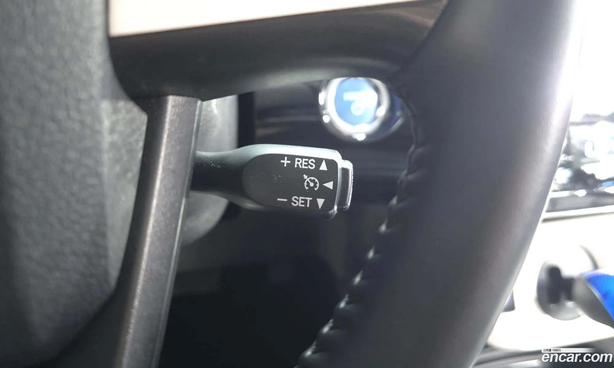 Toyota Prius 2018 JTDKBRFU4J3083496 — 18