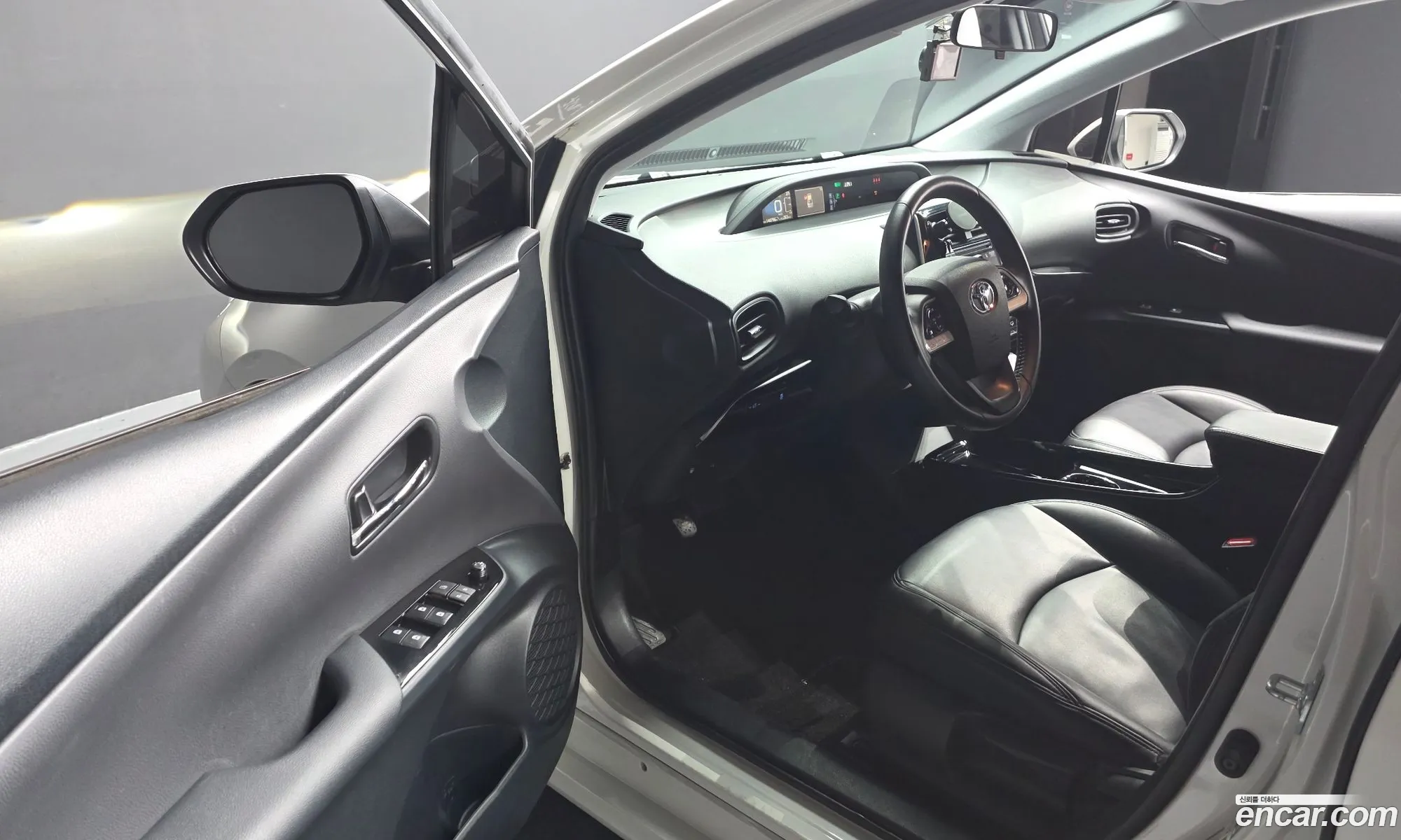 Toyota Prius 2018 JTDKBRFU4J3083496 — 9