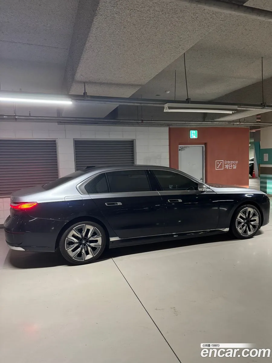 BMW i7 2022 — 5