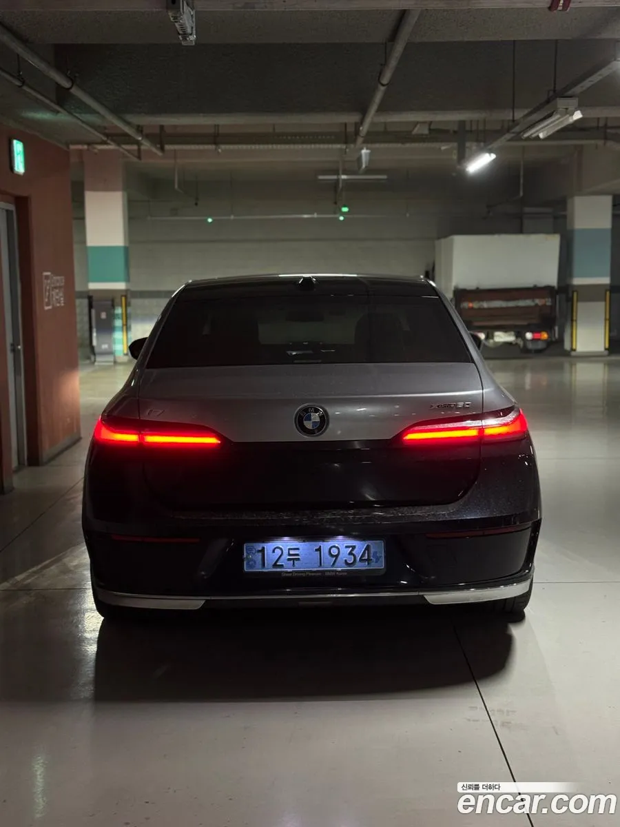 BMW i7 2022 — 6