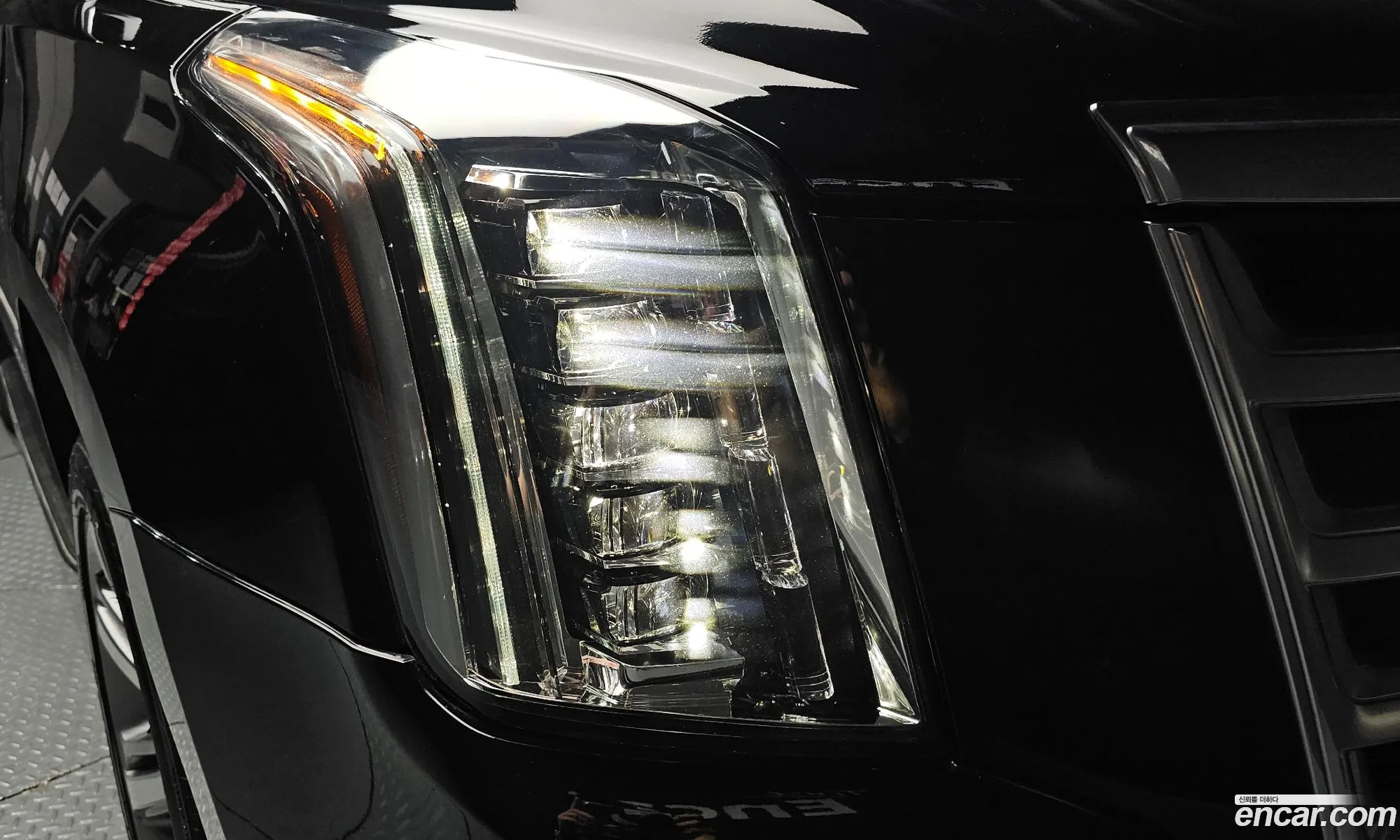 Cadillac Escalade 2018 1GYS47KJ1JR163016 — 2