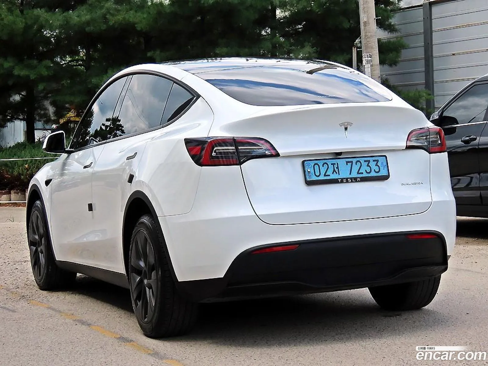 Tesla Model Y 2024 — 16
