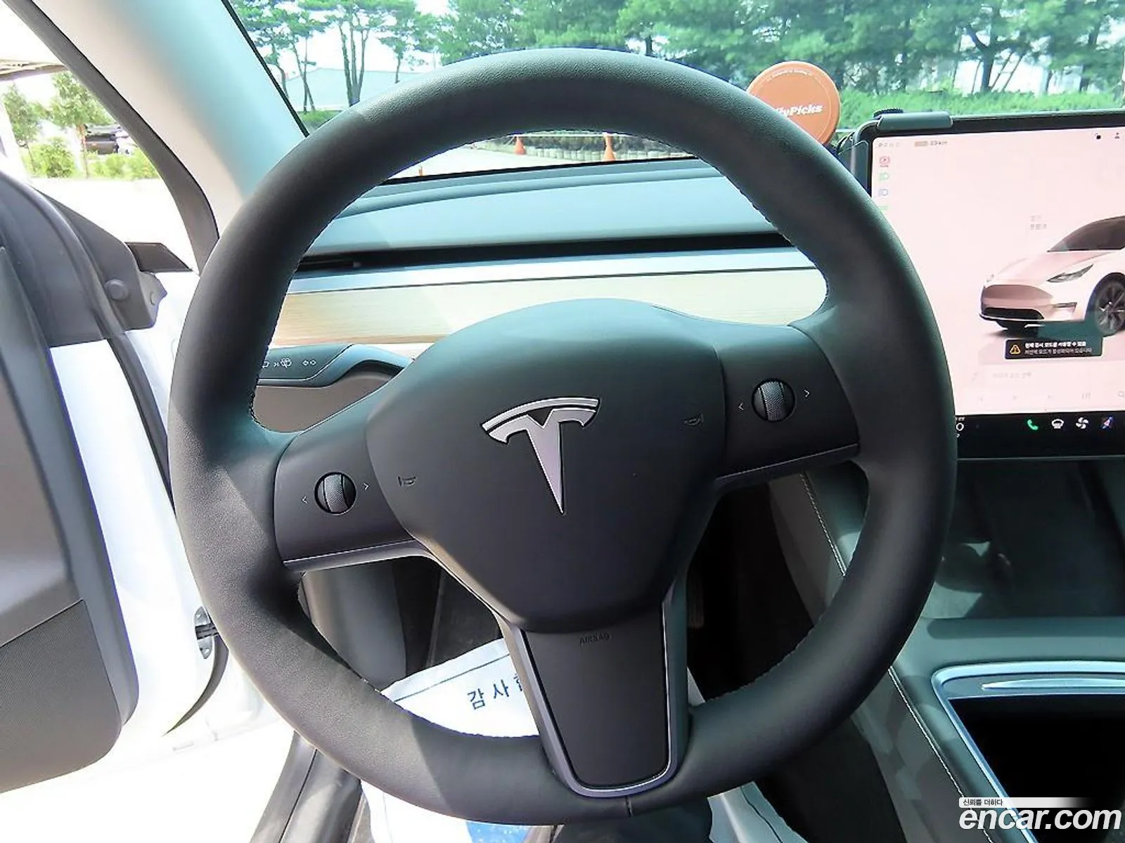 Tesla Model Y 2024 — 19
