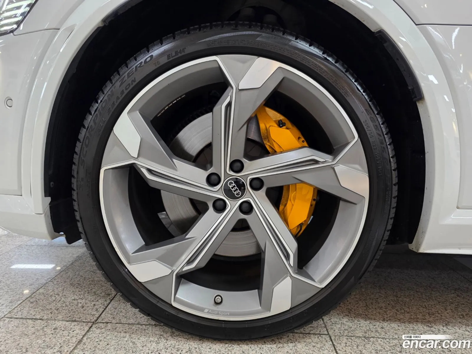 Audi e-tron 2023 — 3