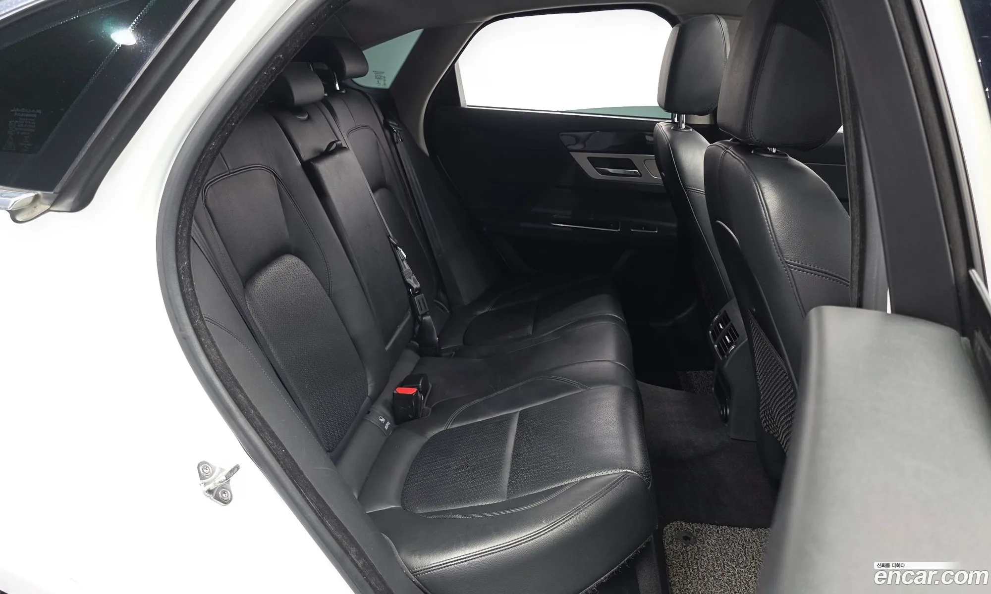 Jaguar XF 2018 — 18