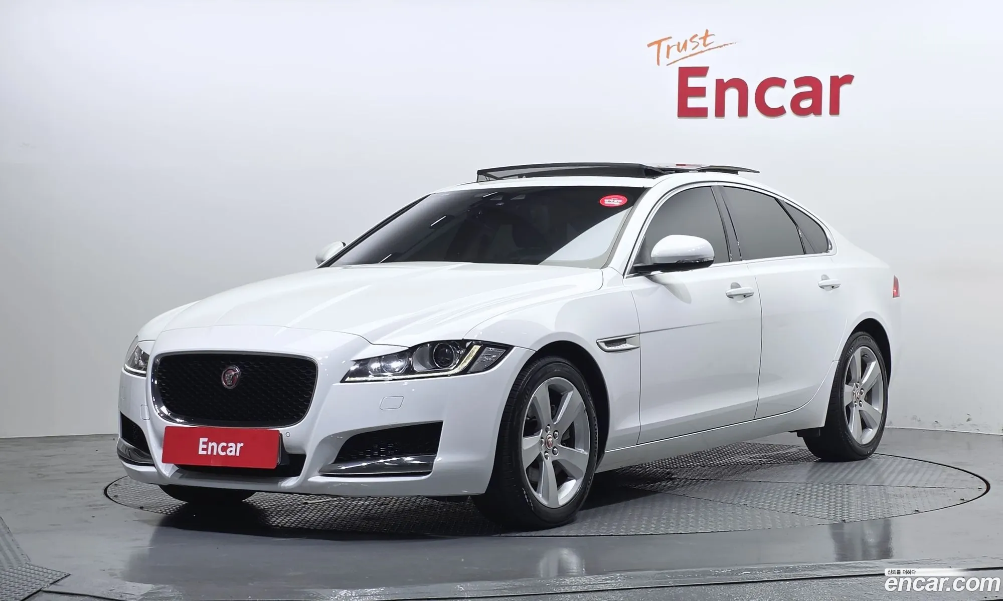 Jaguar XF 2018 — 11