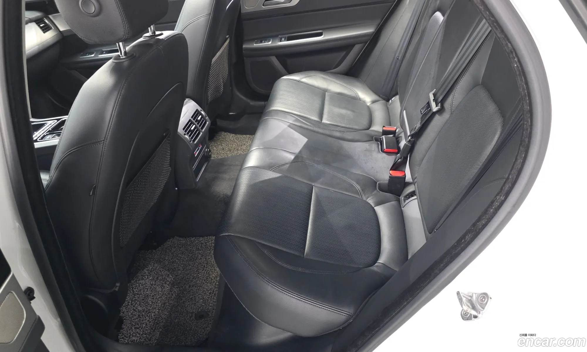 Jaguar XF 2018 — 12