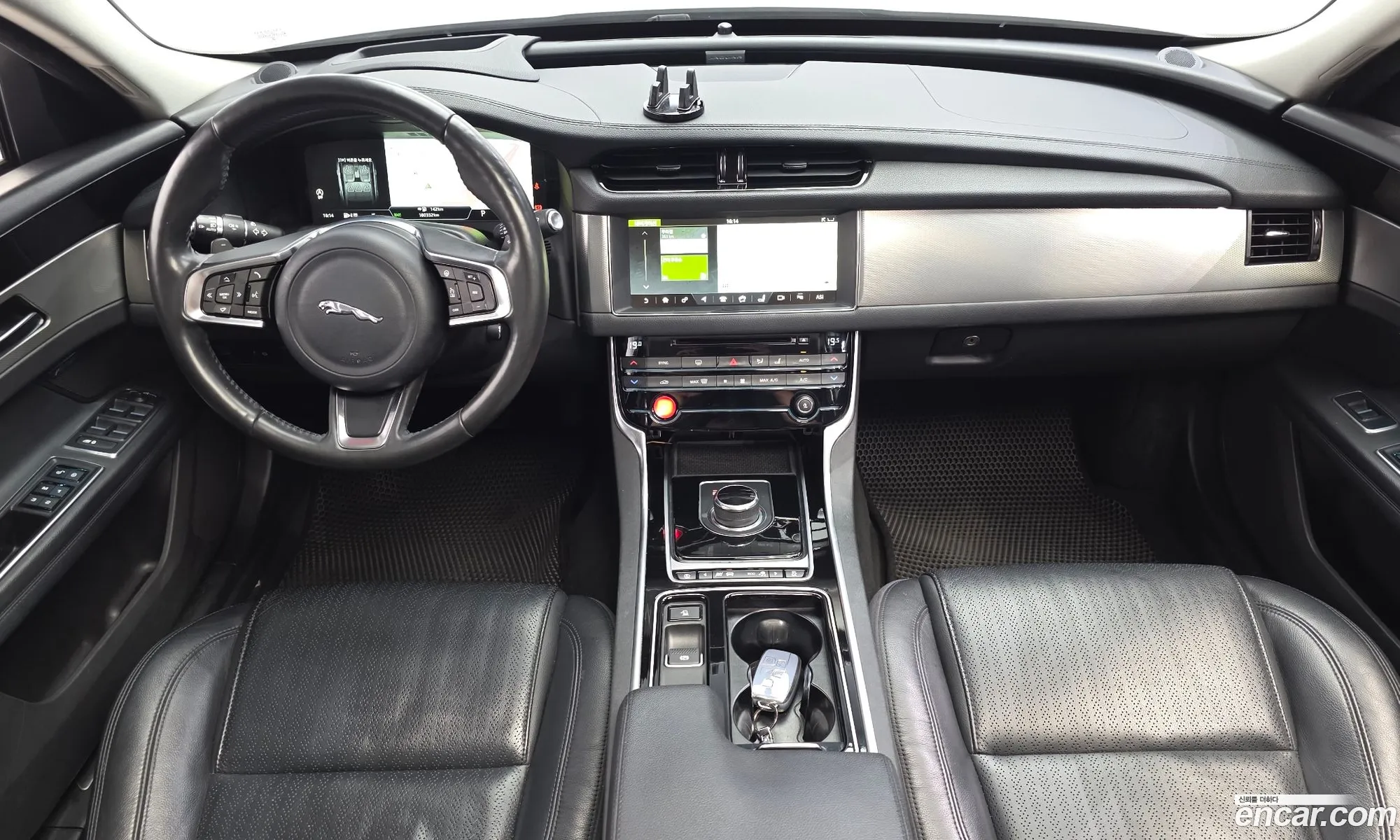 Jaguar XF 2018 — 10