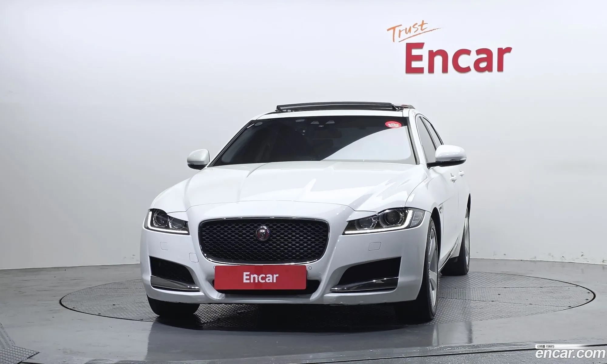 Jaguar XF 2018 — 16