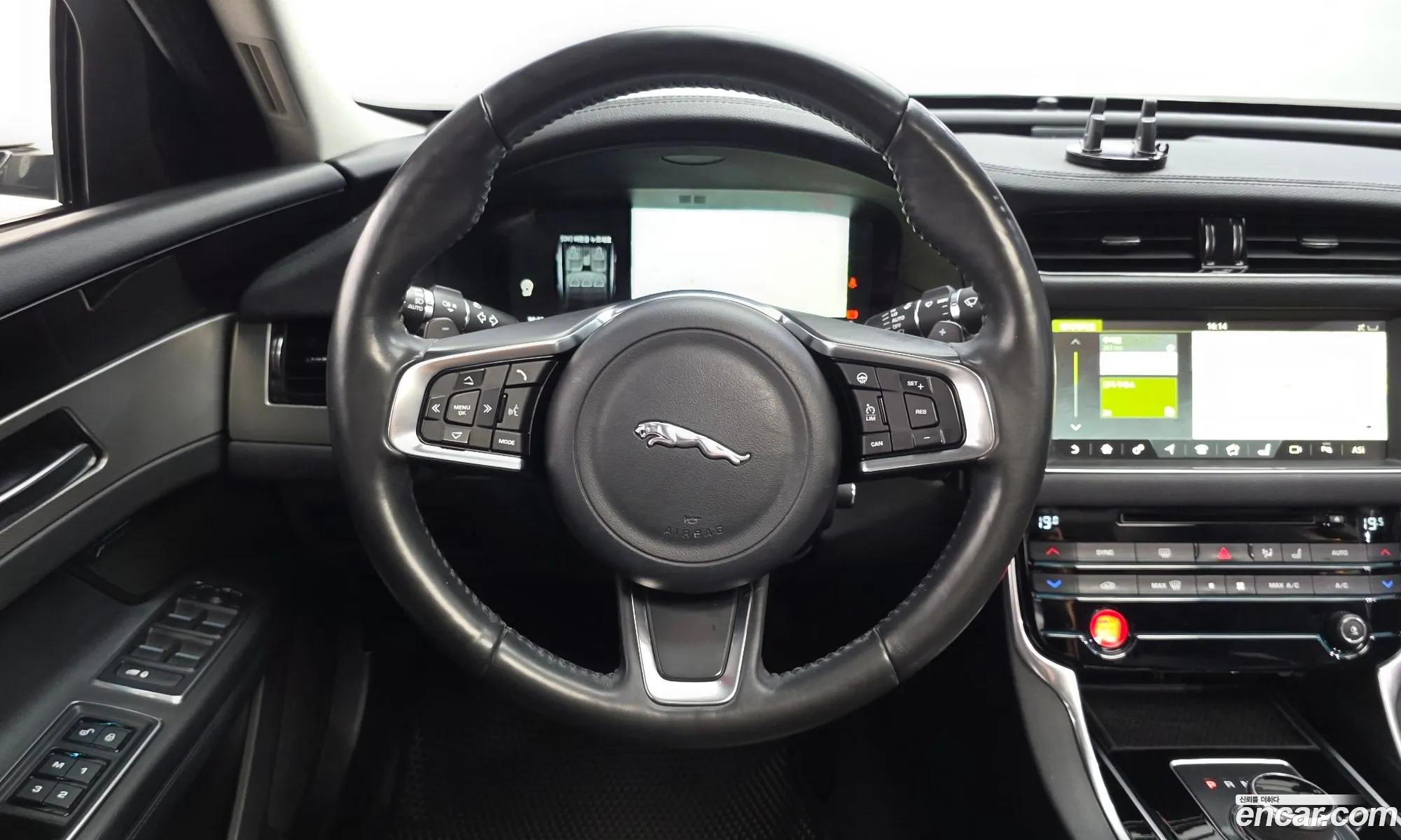 Jaguar XF 2018 — 3