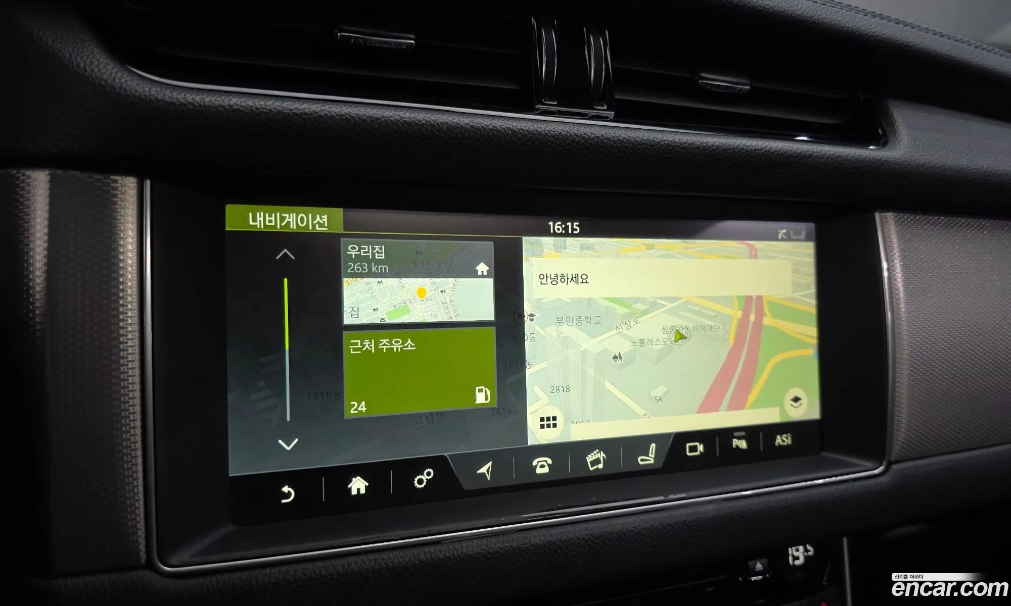 Jaguar XF 2018 — 17