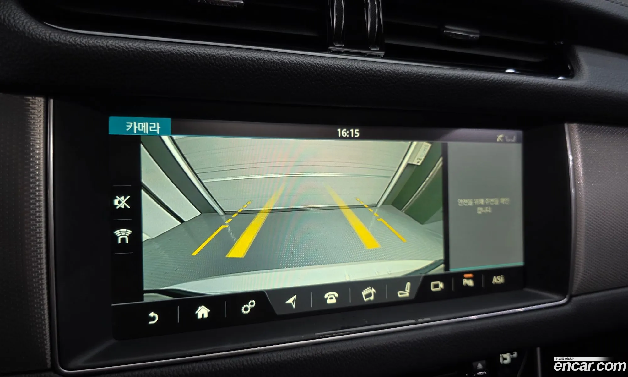 Jaguar XF 2018 — 19
