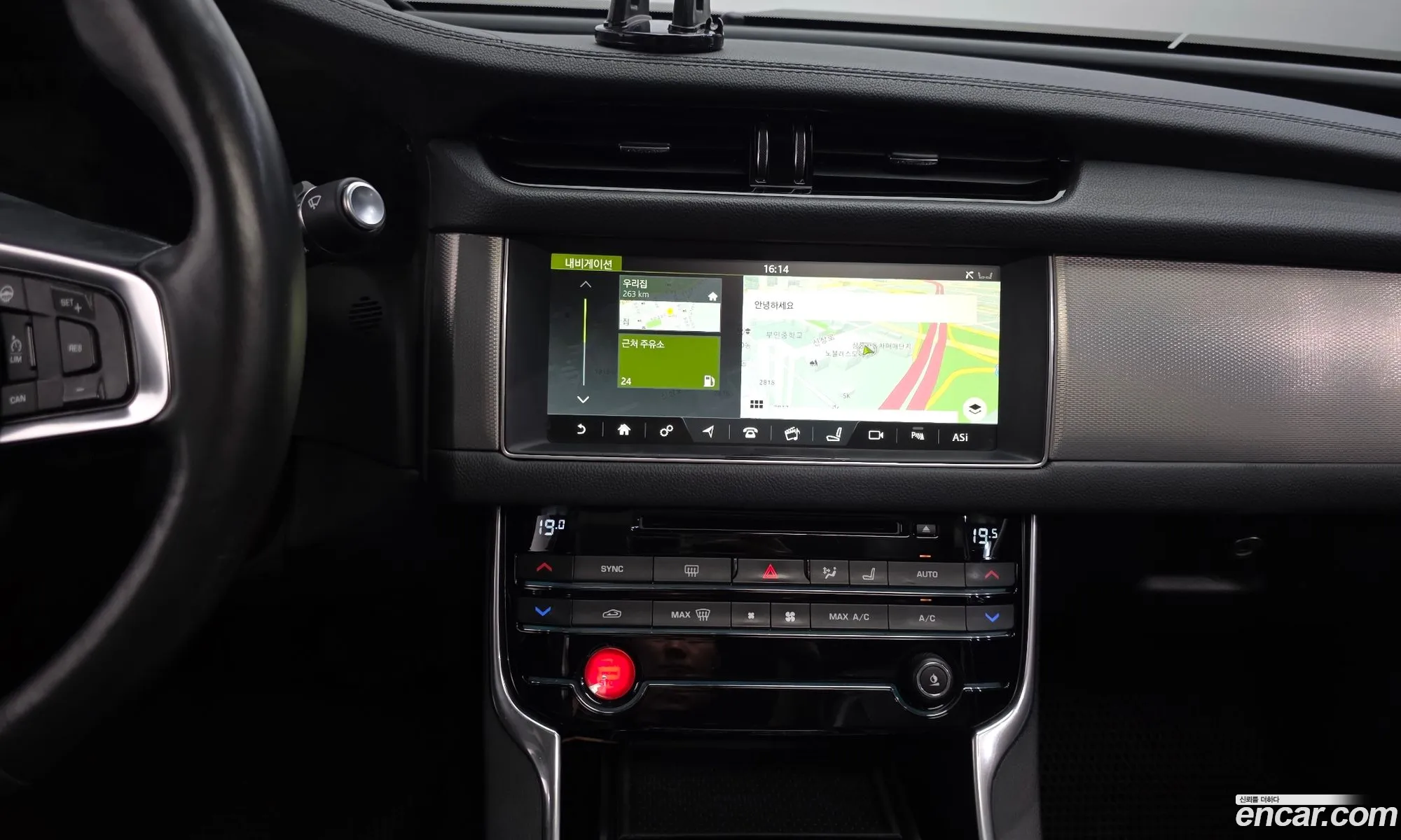 Jaguar XF 2018 — 9