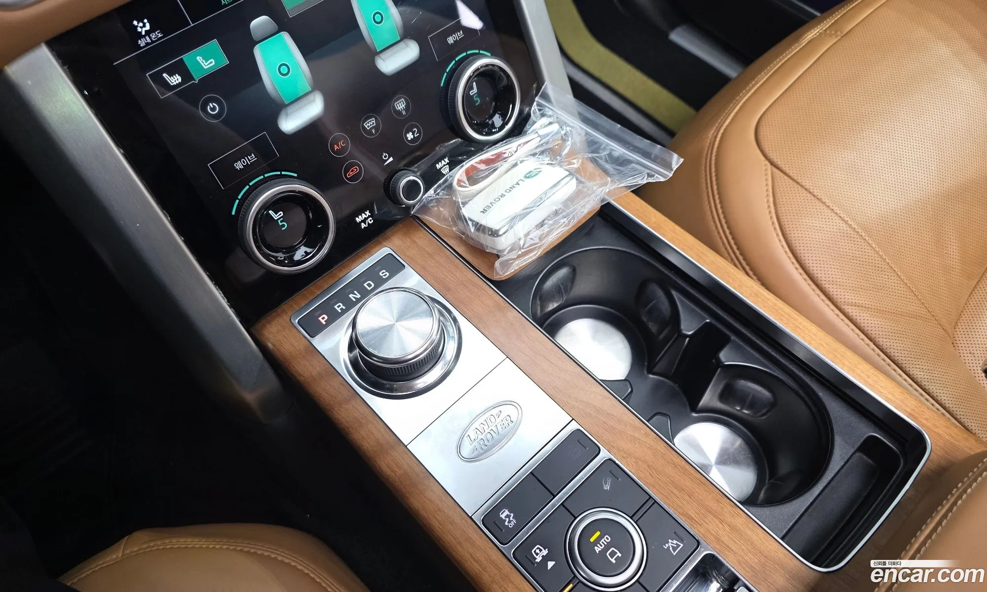 Land Rover Range Rover 2018 SALGA2BJ7JA503929 — 24