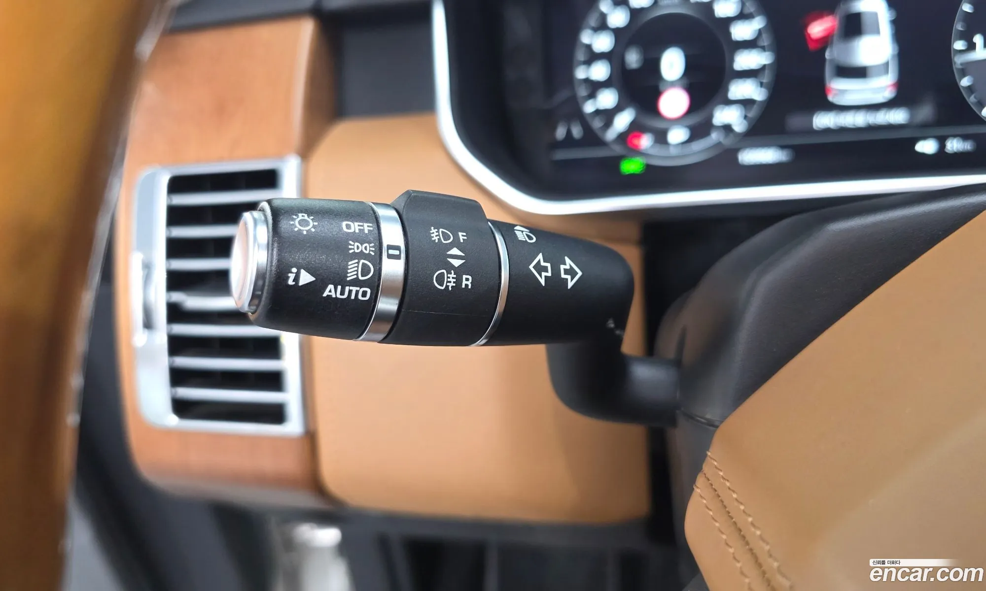 Land Rover Range Rover 2018 SALGA2BJ7JA503929 — 11