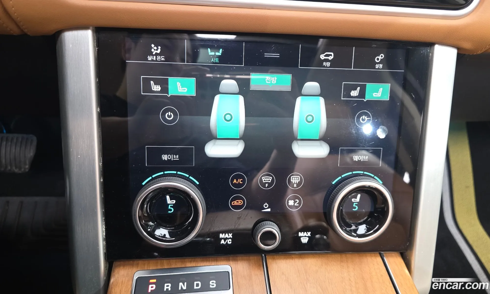 Land Rover Range Rover 2018 SALGA2BJ7JA503929 — 26