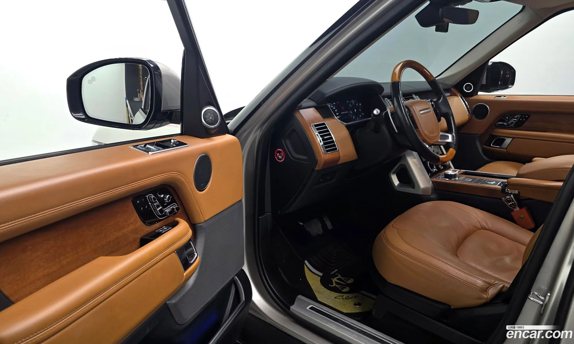 Land Rover Range Rover 2018 SALGA2BJ7JA503929 — 17