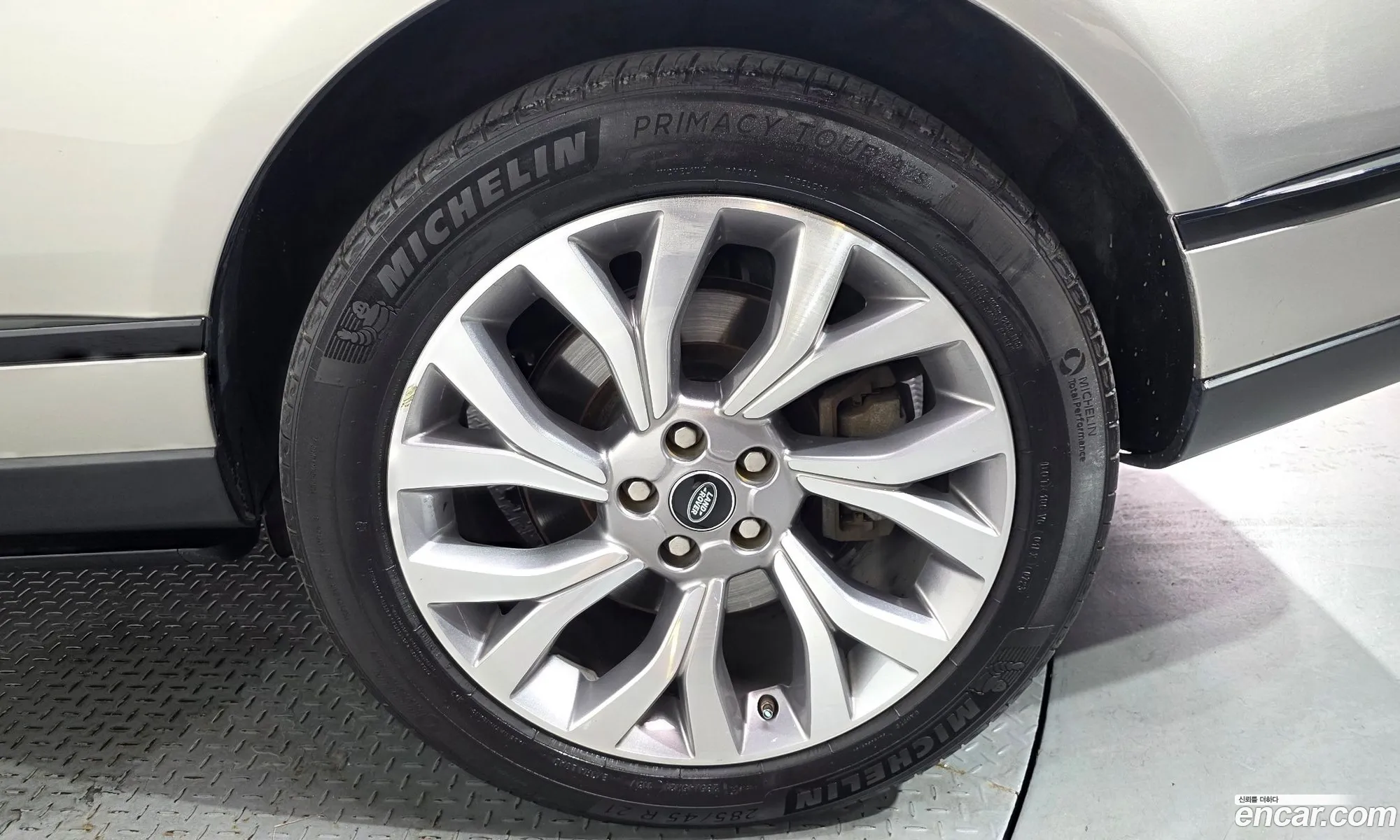 Land Rover Range Rover 2018 SALGA2BJ7JA503929 — 14