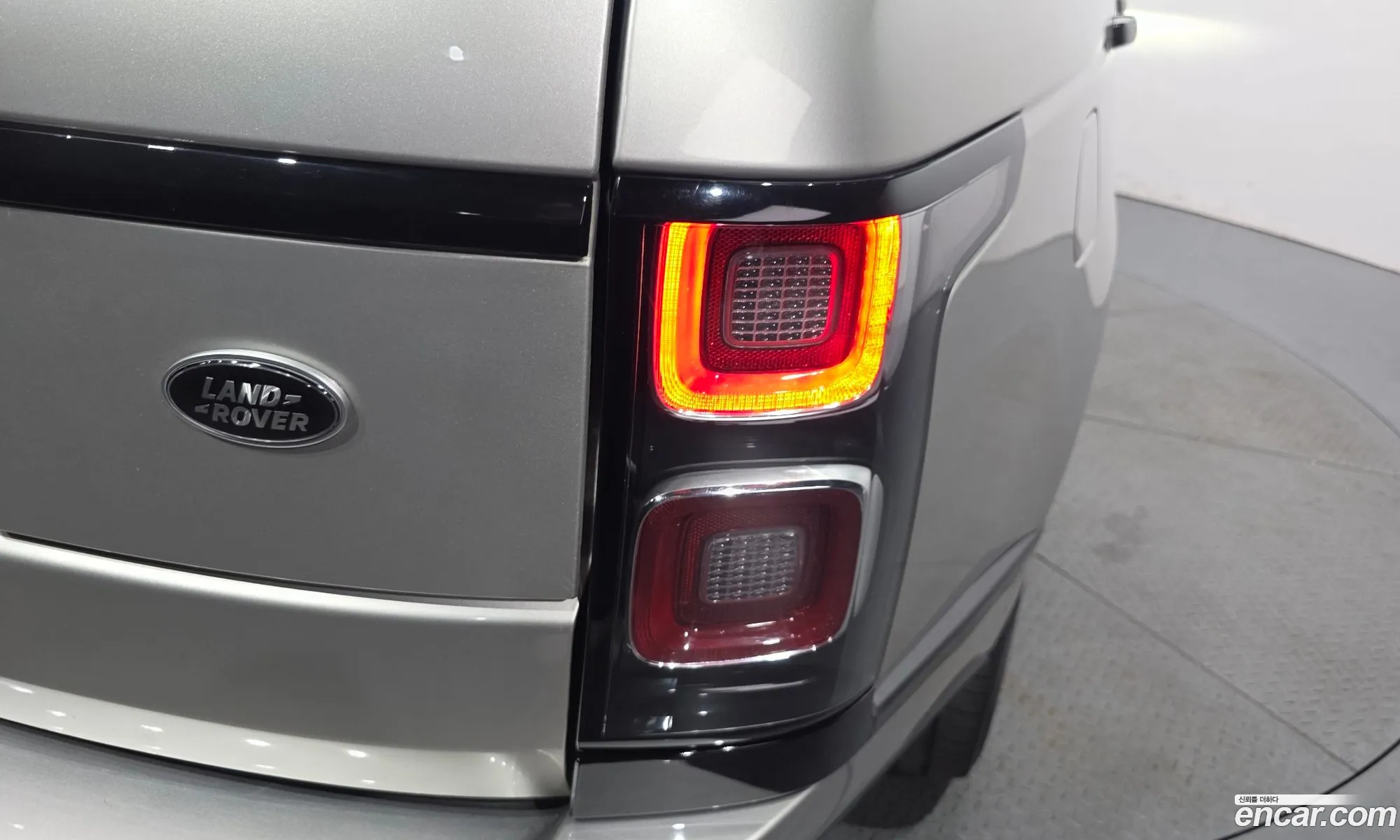 Land Rover Range Rover 2018 SALGA2BJ7JA503929 — 12