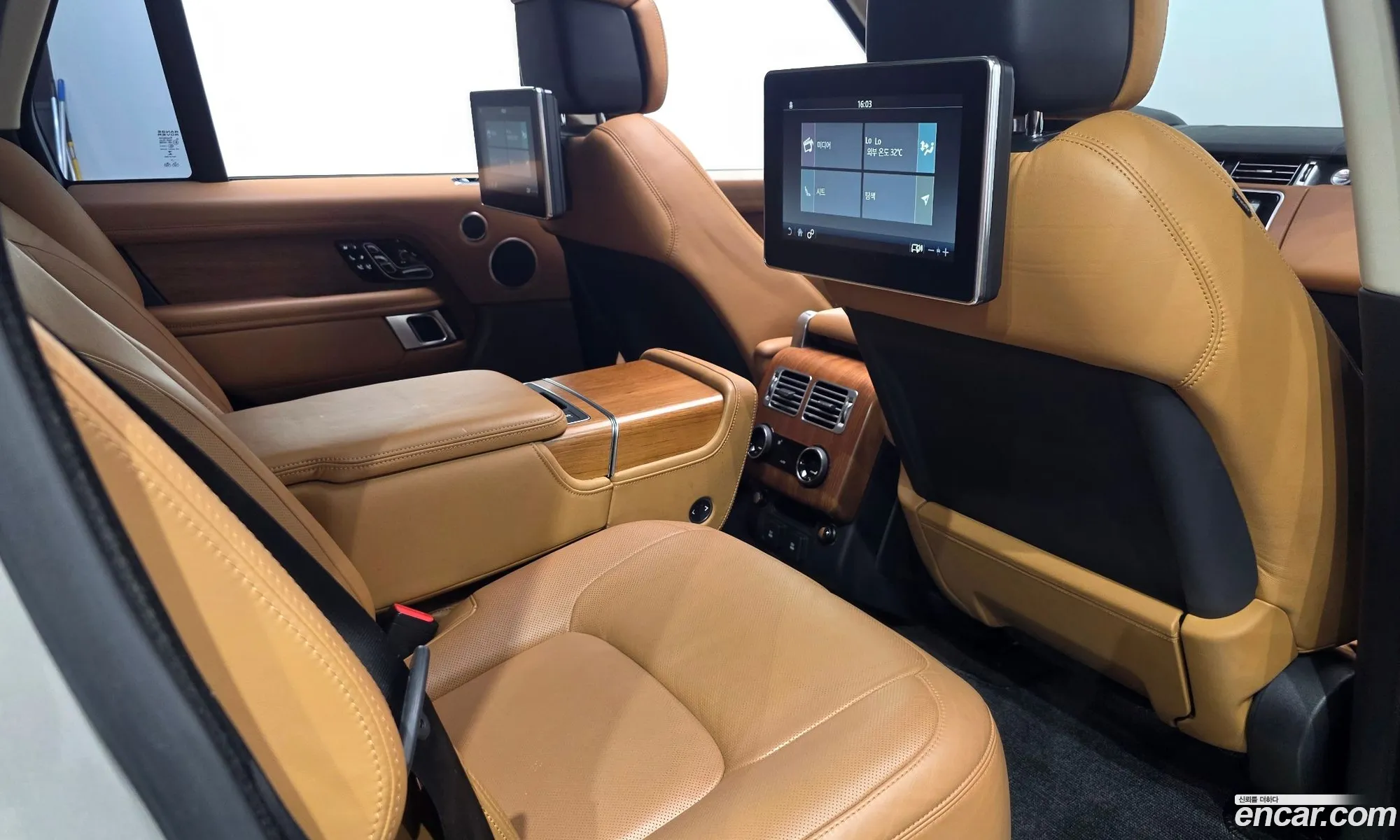 Land Rover Range Rover 2018 SALGA2BJ7JA503929 — 19