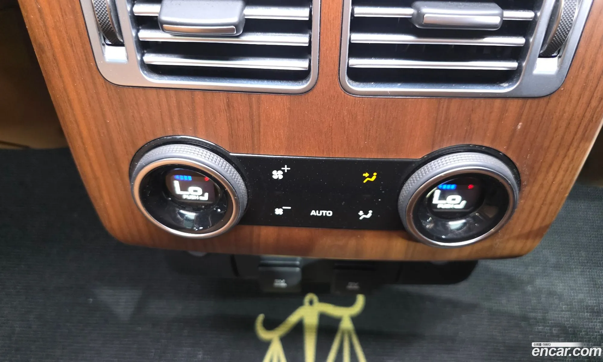 Land Rover Range Rover 2018 SALGA2BJ7JA503929 — 3